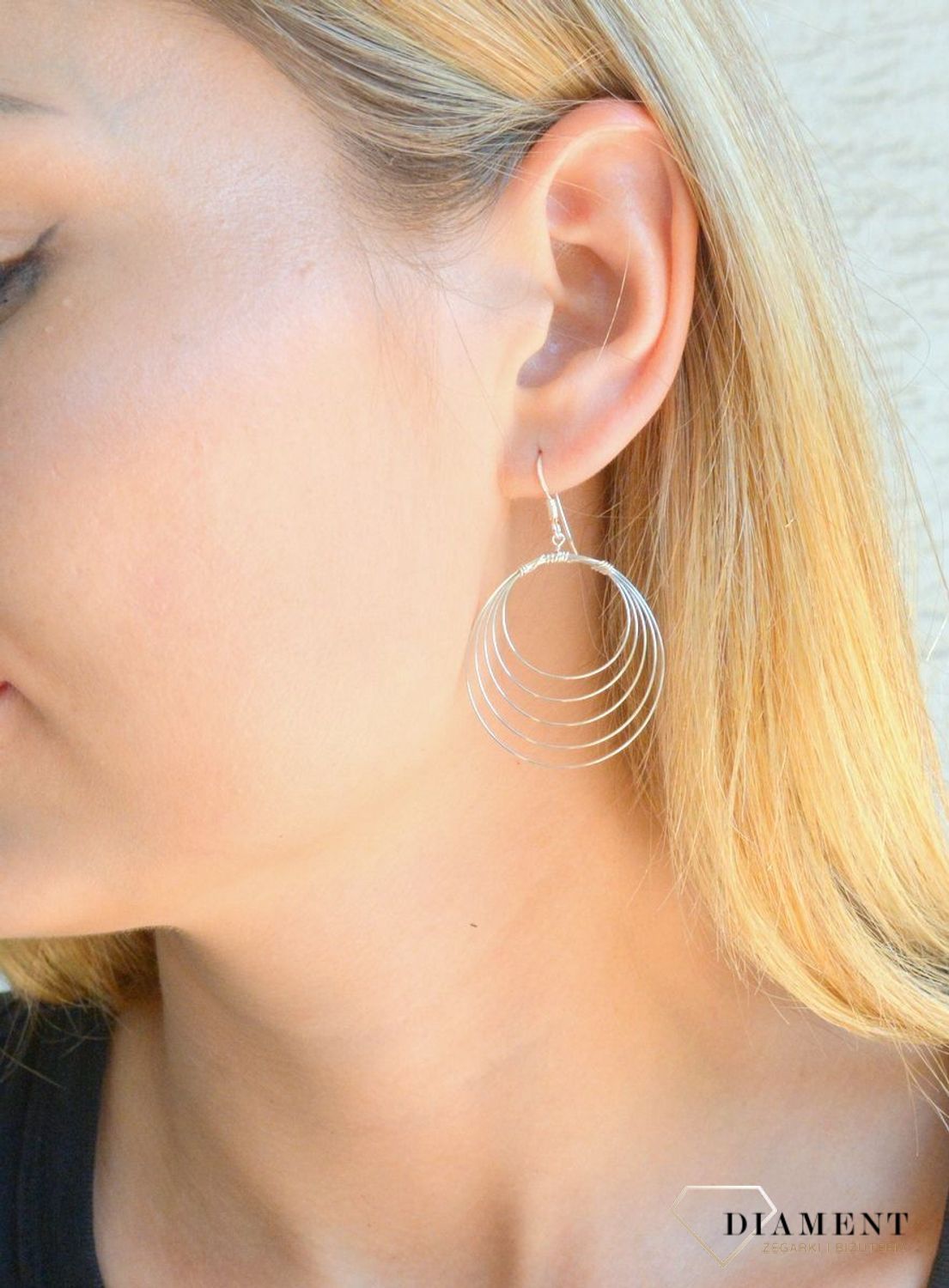 Srebrne kolczyki damskie 925 lekkie wiszące kółka DIA-KLC-10268-925. Srebrne kolczyki damskie. Srebrne kolczyki koła. Srebrne koła klasyczne. Srebrne klasyczne kolczyki gładkie koła. Srebrne kolczyki koła idealna na prezent..jpg