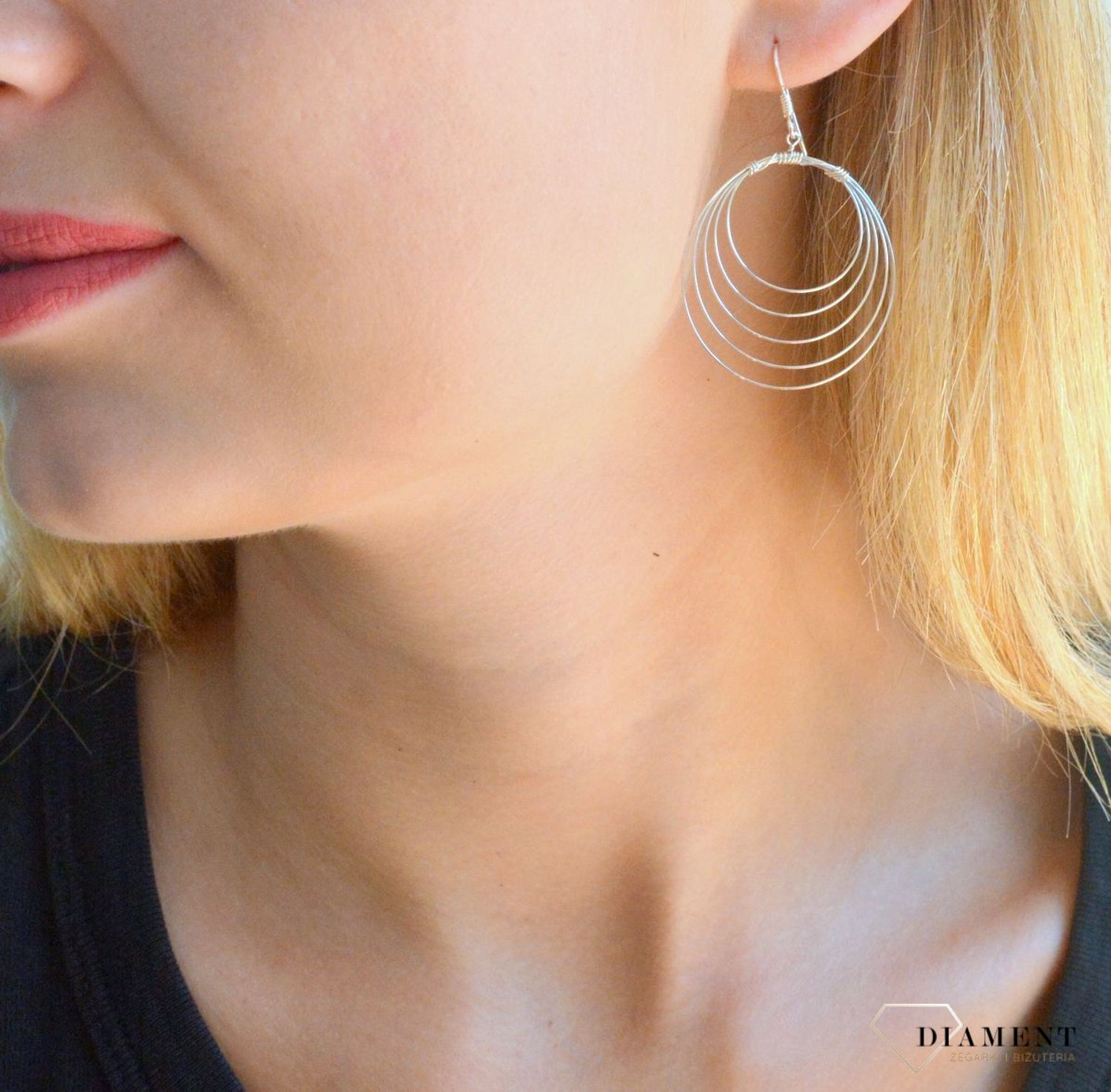 Srebrne kolczyki damskie 925 lekkie wiszące kółka DIA-KLC-10268-925. Srebrne kolczyki damskie. Srebrne kolczyki koła. Srebrne koła klasyczne. Srebrne klasyczne kolczyki gładkie koła. Srebrne kolczyki koła idealna na prezent..jpg
