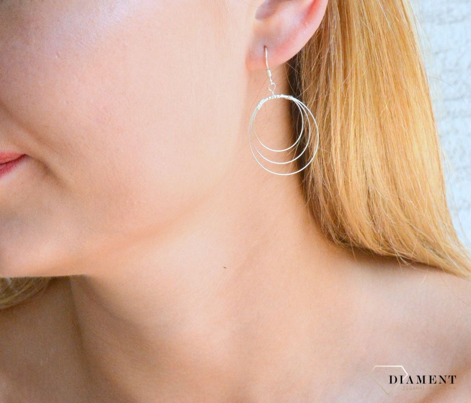 Srebrne kolczyki damskie 925 lekkie wiszące kółka DIA-KLC-10269-925. Srebrne kolczyki damskie. Srebrne kolczyki koła. Srebrne koła klasyczne. Srebrne klasyczne kolczyki gładkie koła. Srebrne kolczyki koła idealna na prezent..jpg