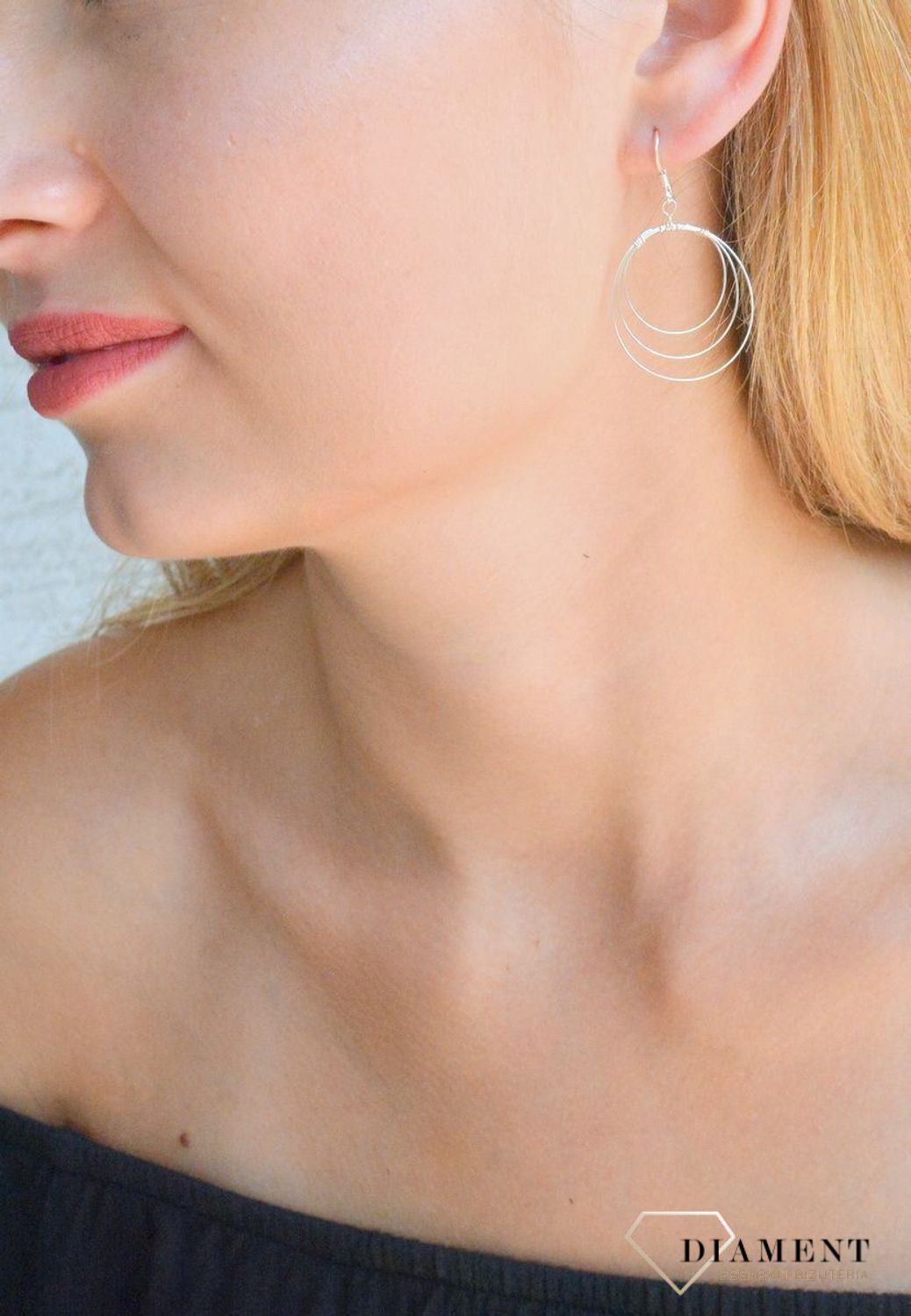 Srebrne kolczyki damskie 925 lekkie wiszące kółka DIA-KLC-10269-925. Srebrne kolczyki damskie. Srebrne kolczyki koła. Srebrne koła klasyczne. Srebrne klasyczne kolczyki gładkie koła. Srebrne kolczyki koła idealna na prezent..jpg