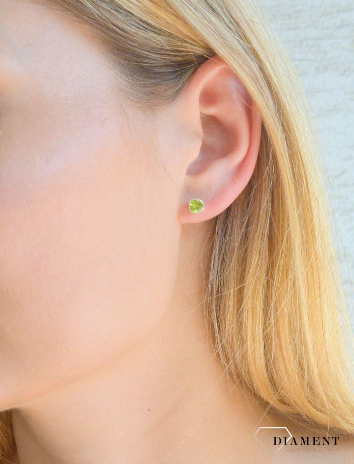 Srebrne kolczyki damskie wkrętki z zieloną cyrkonią DIA-KPL-10275-925. Srebrne kolczyki damskie. Srebrne kolczyki wkrętki. Srebrne kolczyki damskie z cyrkonią. Kolczyki srebrne na sztyft. Kolczyki srebrne z zieloną cyrkonią..jpg
