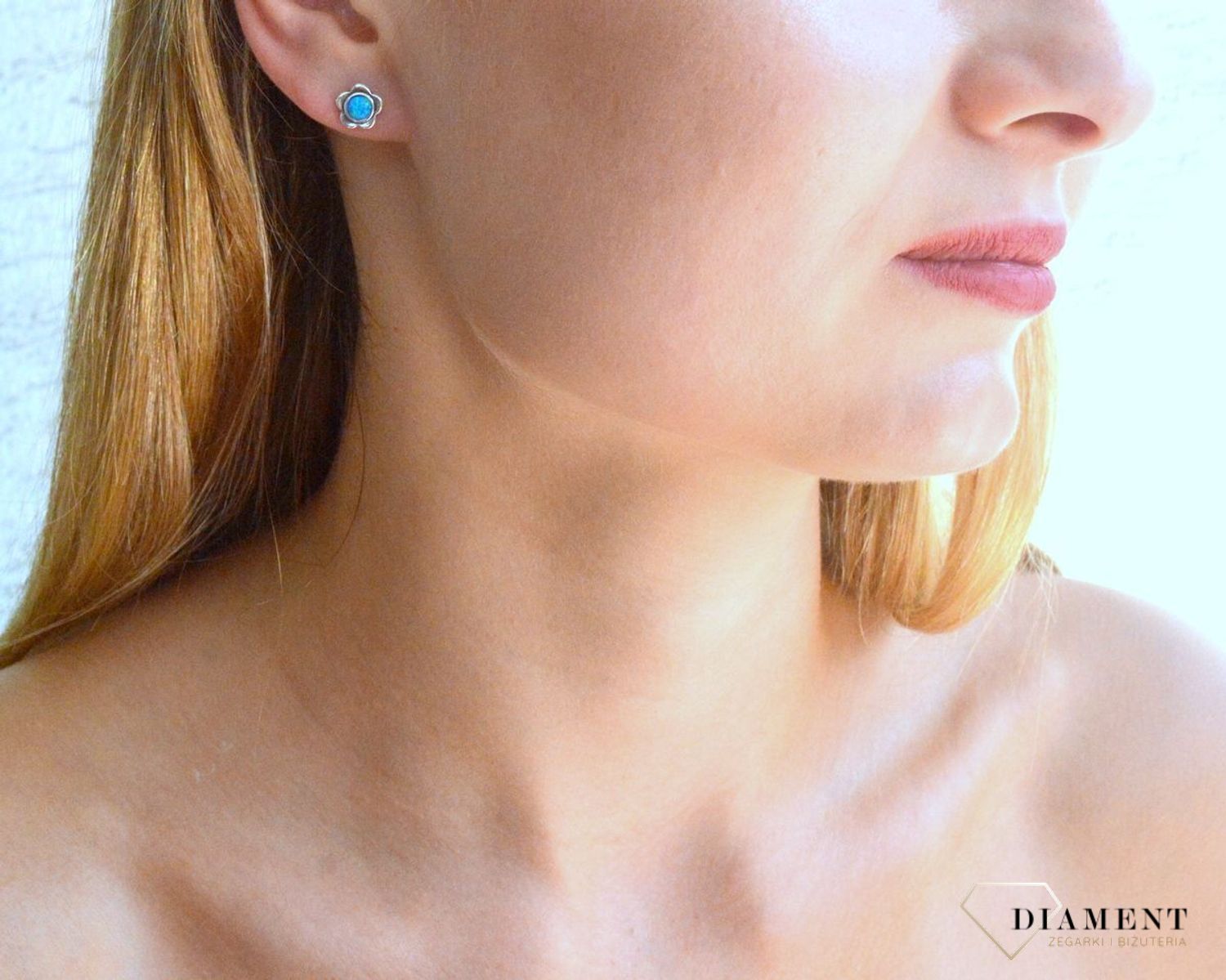 Srebrne kolczyki damskie na sztyft kwiatki z niebieskim opalem DIA-KLC-10280-925. Srebrne kolczyki damskie. Srebrne kolczyki idealne na prezent. Srebrne kolczyki wkrętki z kamieniem. Srebrne kolczyki kwiatki. Srebrne kolczyki.jpg