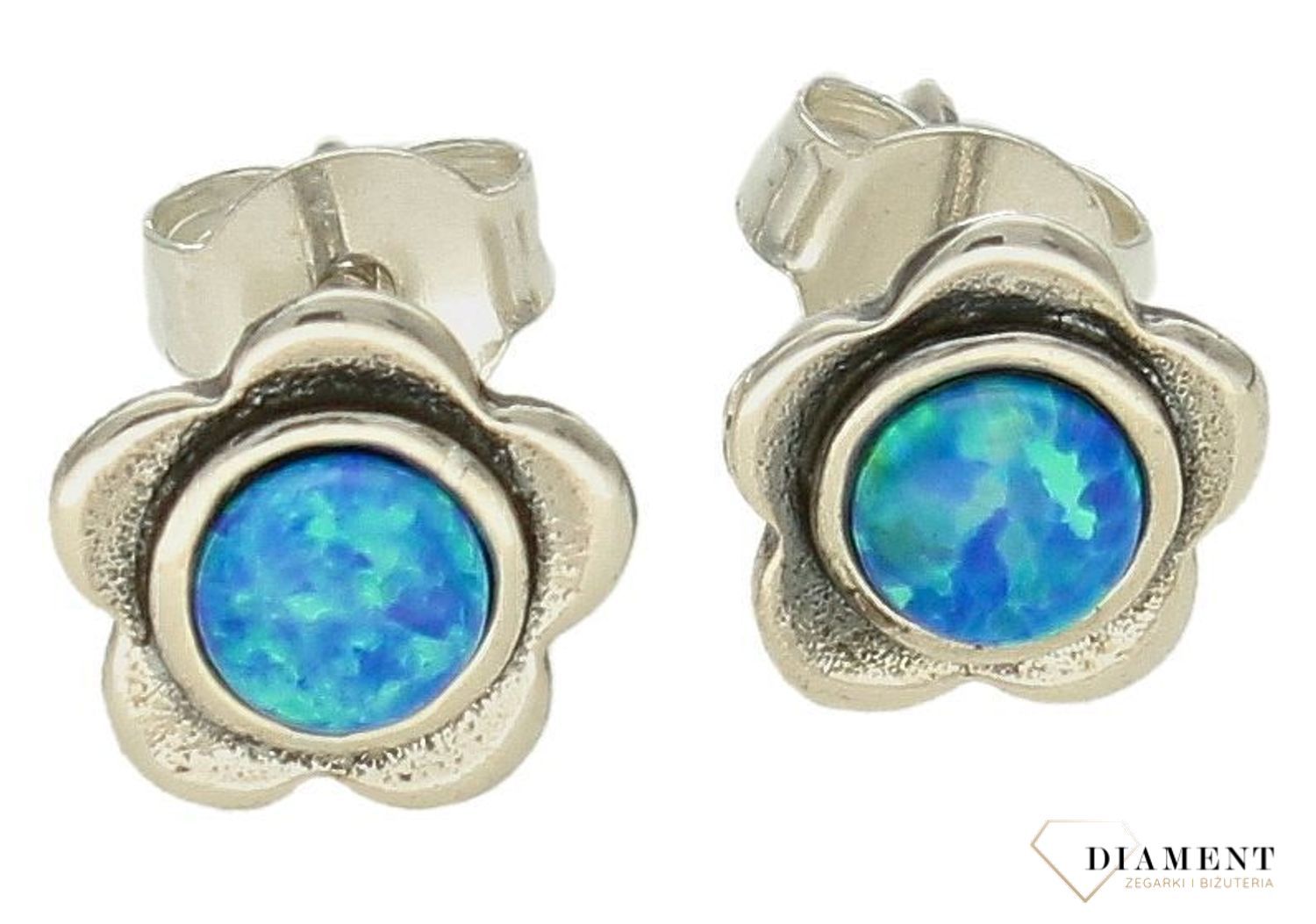 Srebrne kolczyki damskie na sztyft kwiatki z niebieskim opalem DIA-KLC-10280-925. Srebrne kolczyki damskie. Srebrne kolczyki idealne na prezent. Srebrne kolczyki wkrętki z kamieniem. Srebrne kolczyki kwiatki. Srebrne kolczyki.jpg