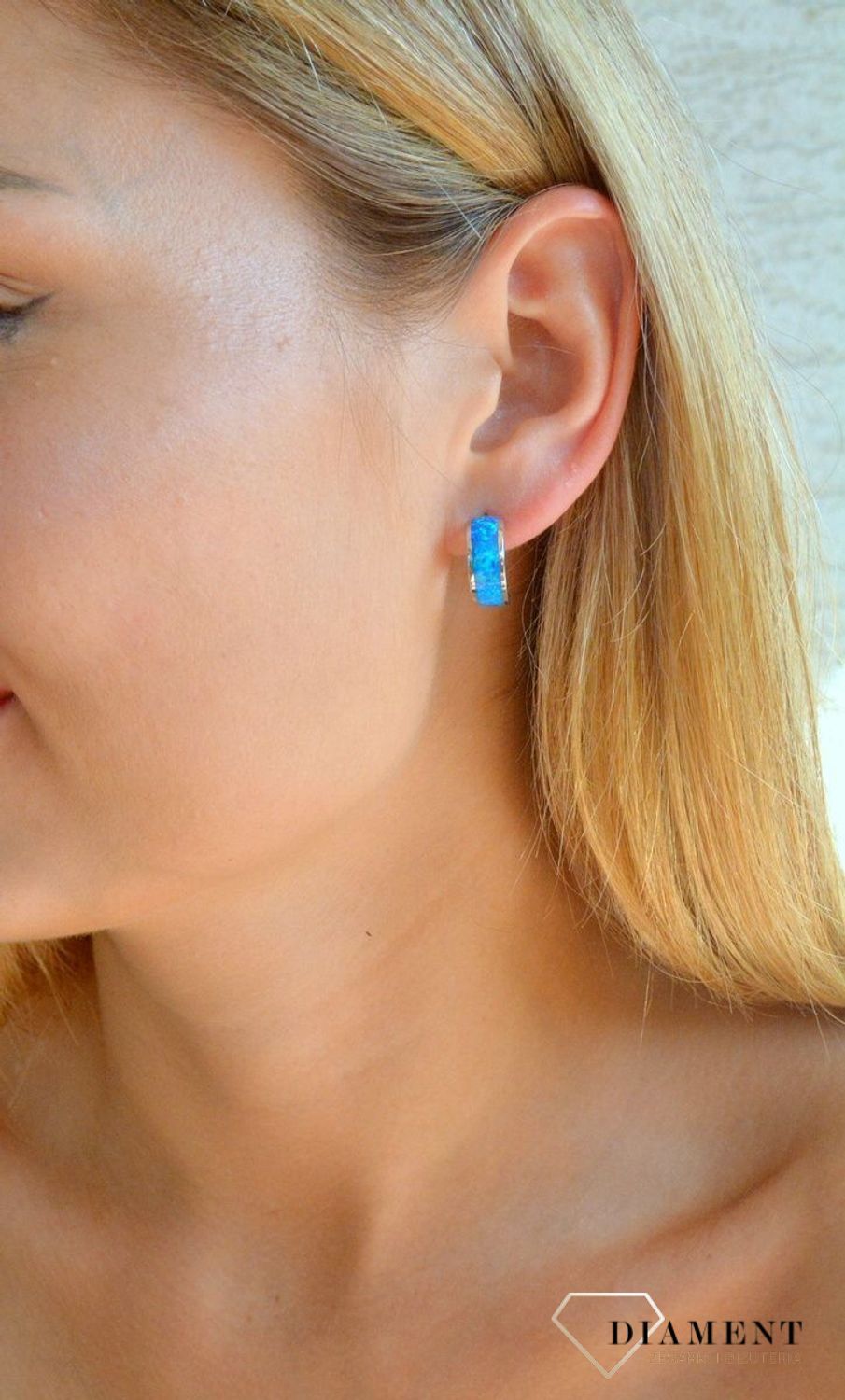 Srebrne kolczyki damskie 925 półkola z niebieskim opalem wkrętki DIA-KLC-10289-925. Srebrne kolczyki dla kobiety. Pomysł na prezent dla kobiety. Niebieskie kolczyki. Kolorowe kolczyki na lato z opalem. Kolczyki opal..jpg