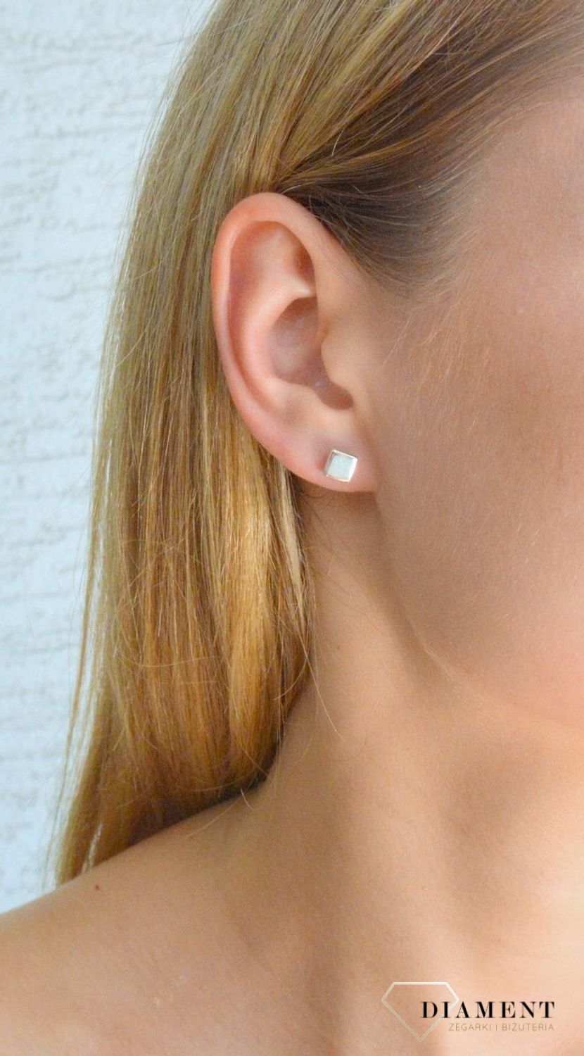 Srebrne kolczyki damskie wkrętki kwadratowe opale DIA-KLC-10291-925. Srebrne kolczyki damskie. Srebrne kolczyki wkrętki. Srebrne kolczyki damskie z opalem. Kolczyki srebrne z kamieniem naturalnym na prezent..jpg