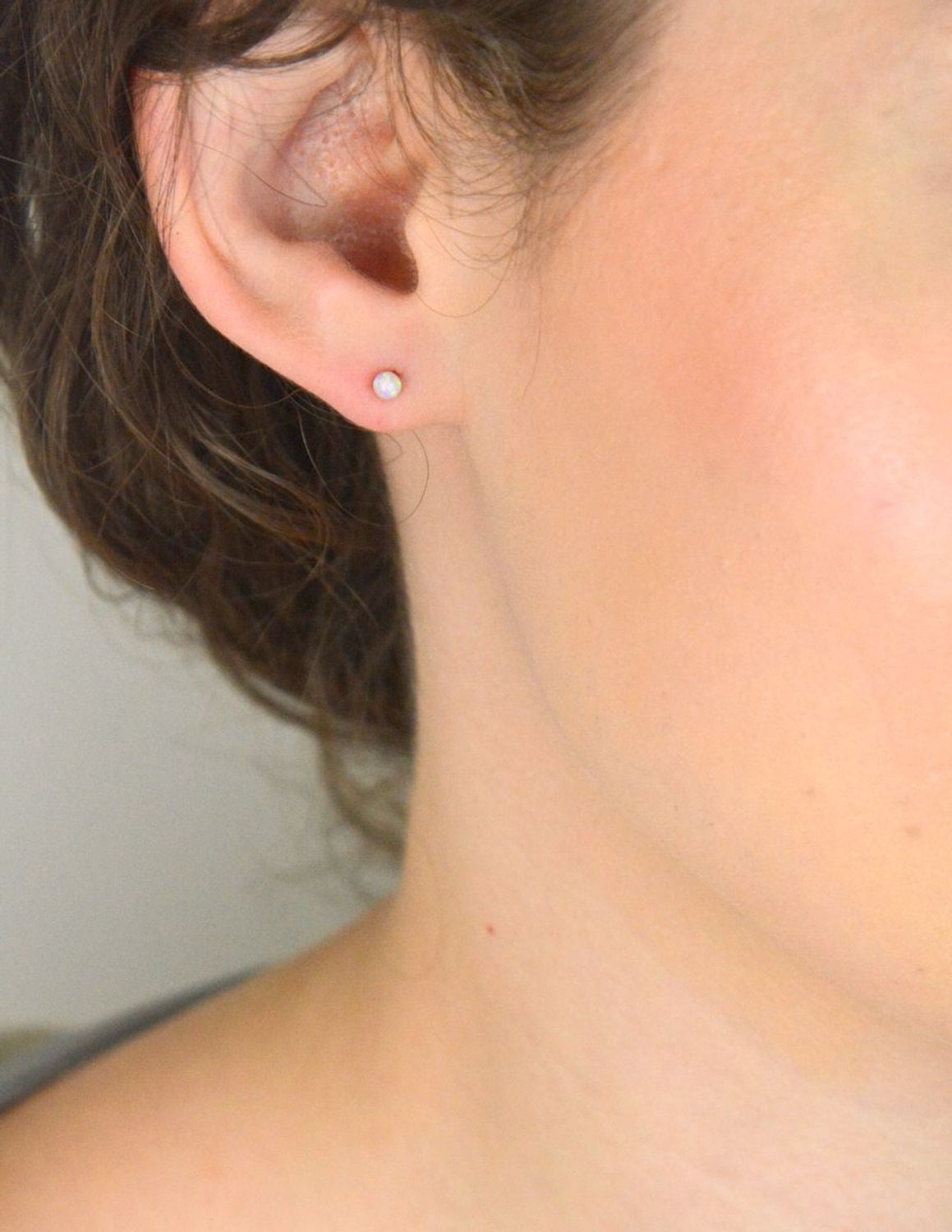 Srebrne kolczyki damskie na sztyft kulki z białym opalem DIA-KLC-10292-925. Srebrne kolczyki damskie. Srebrne kolczyki idealne na prezent. Srebrne kolczyki wkrętki z kamieniem. Srebrne kolczyki kulki. Srebrne kolczyki z białym.jpg