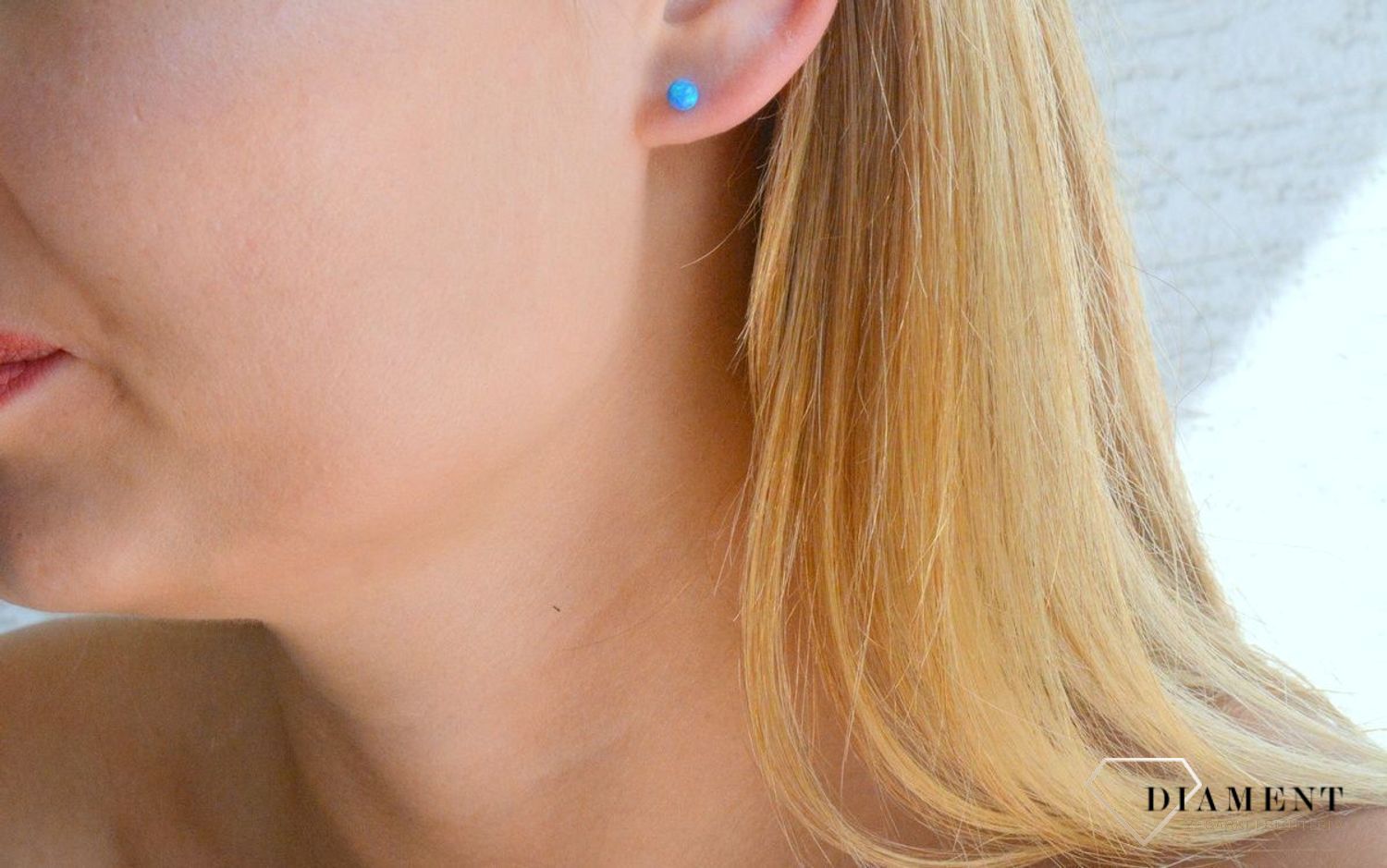 Srebrne kolczyki damskie na sztyft kulki z niebieskim opalem DIA-KLC-10293-925. Srebrne kolczyki damskie. Srebrne kolczyki idealne na prezent. Srebrne kolczyki wkrętki z kamieniem. Srebrne kolczyki kulki. Srebrne kolczyki z ni.jpg