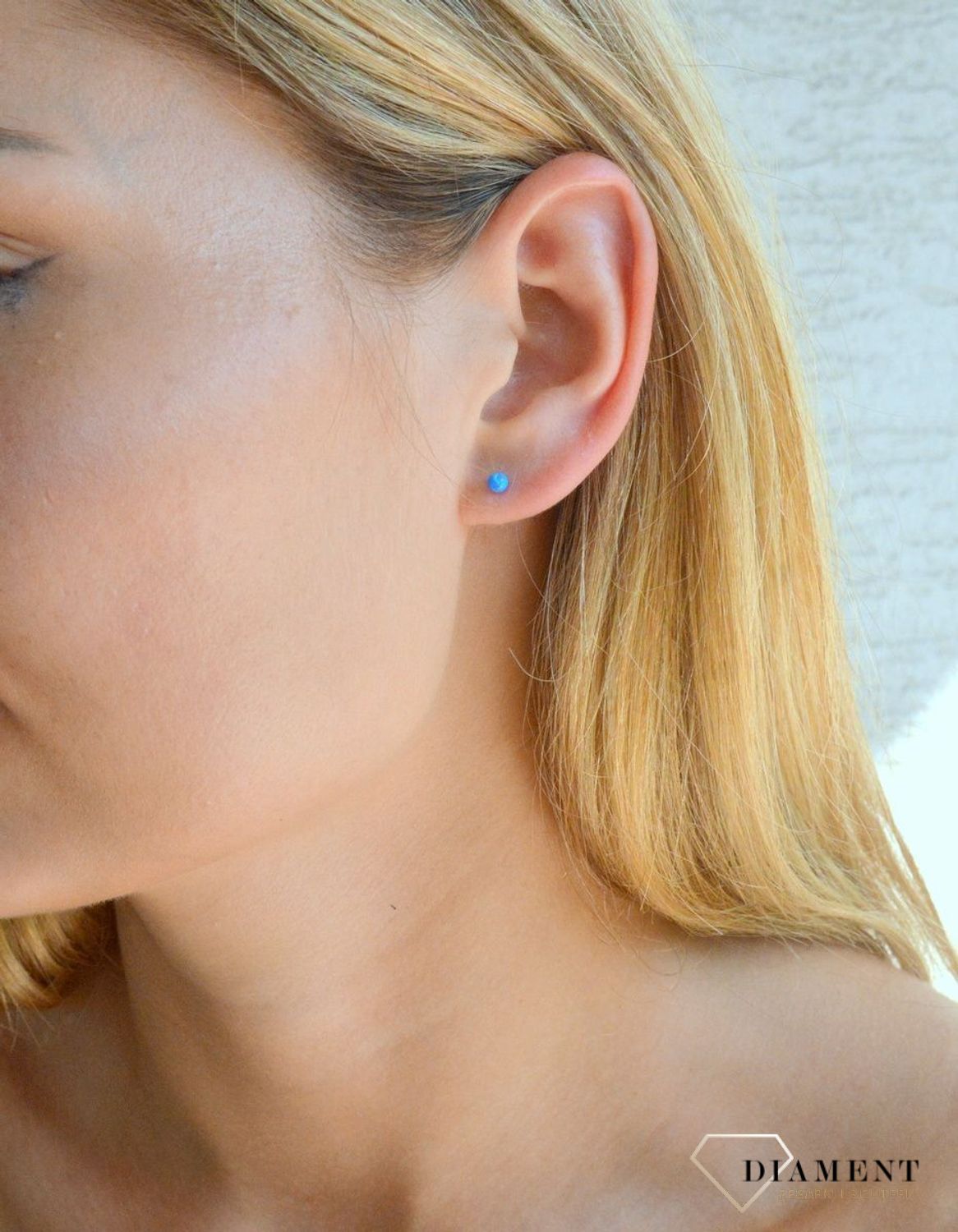 Srebrne kolczyki damskie na sztyft kulki z niebieskim opalem DIA-KLC-10294-925. Srebrne kolczyki damskie. Srebrne kolczyki idealne na prezent. Srebrne kolczyki wkrętki z kamieniem. Srebrne kolczyki kulki. Srebrne kolczyki z ni.jpg