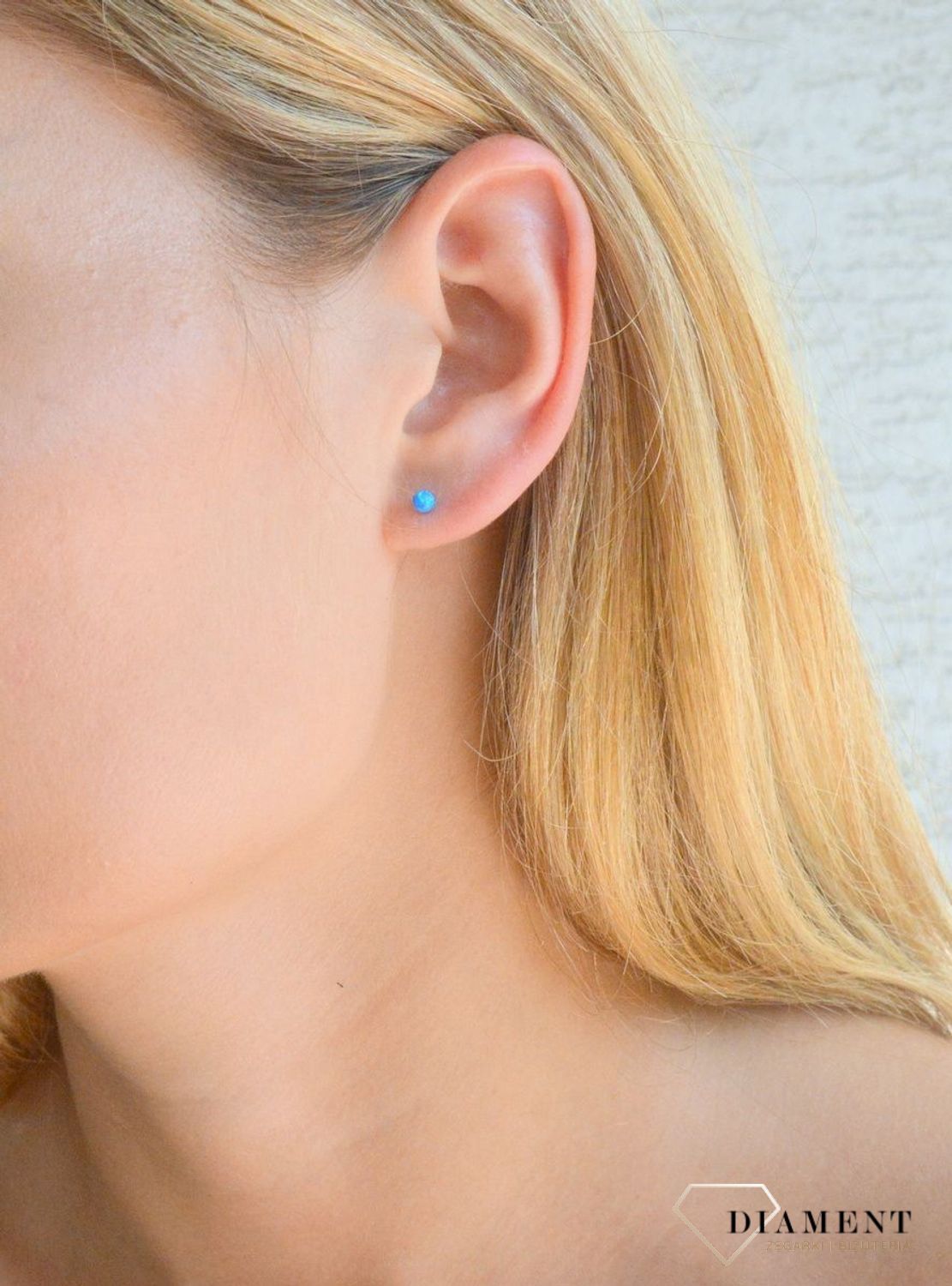 Srebrne kolczyki damskie na sztyft kulki z niebieskim opalem DIA-KLC-10294-925. Srebrne kolczyki damskie. Srebrne kolczyki idealne na prezent. Srebrne kolczyki wkrętki z kamieniem. Srebrne kolczyki kulki. Srebrne kolczyki z ni.jpg