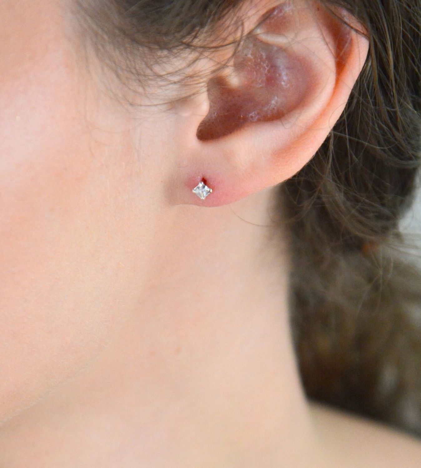 Kolczyki srebrne małe białe kwadraciki z cyrkonią 925, DIA-KLC-10330-925.jpg