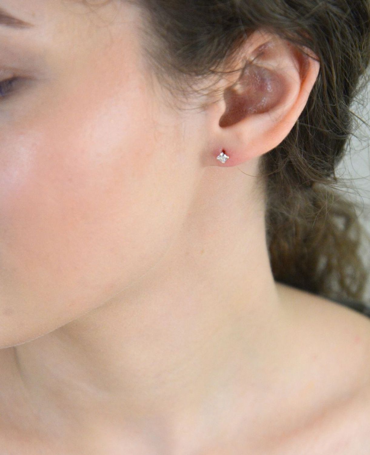 Kolczyki srebrne małe białe kwadraciki z cyrkonią 925, DIA-KLC-10330-925.jpg