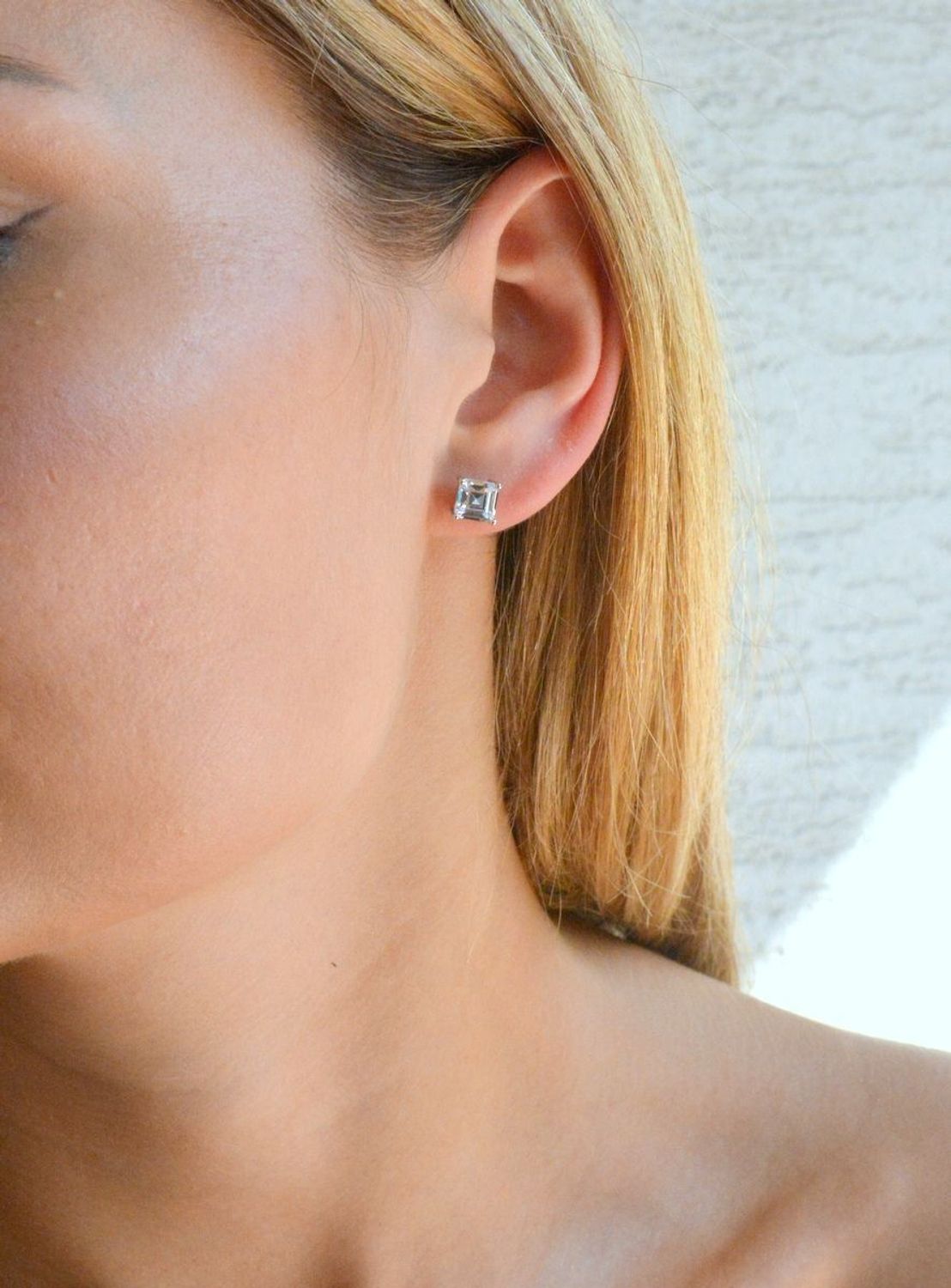 Srebrne kolczyki damskie. Srebrne kolczyki wkrętki. Srebrne kolczyki damskie z cyrkoniami. Kolczyki srebrne z białą cyrkonią na prezent..jpg