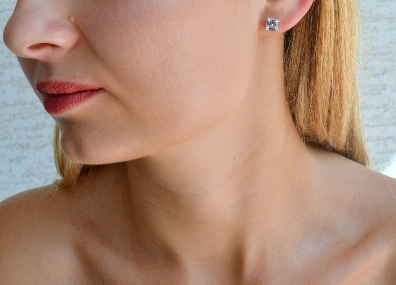 Srebrne kolczyki damskie. Srebrne kolczyki wkrętki. Srebrne kolczyki damskie z cyrkoniami. Kolczyki srebrne z białą cyrkonią na prezent..jpg