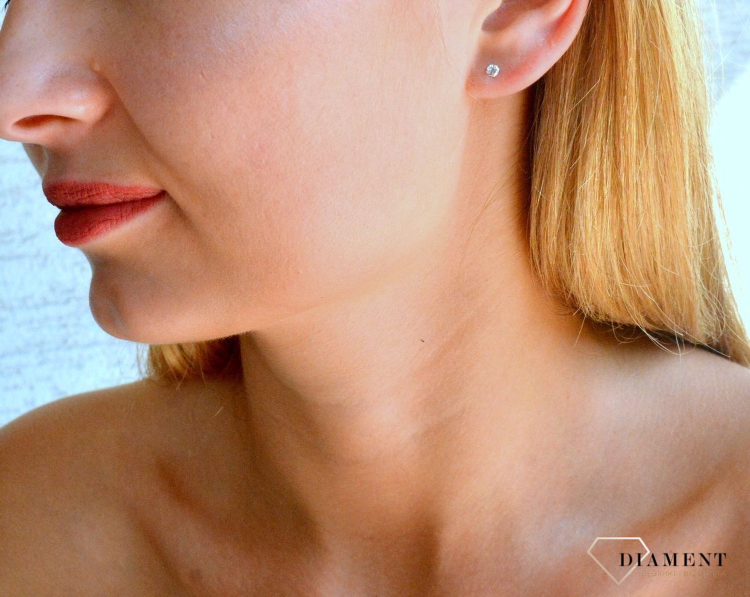 Srebrne kolczyki damskie wkrętki z okrągłą cyrkonią DIA-KLC-10339-925. Srebrne kolczyki damskie. Srebrne kolczyki wkrętki. Srebrne kolczyki damskie z cyrkoniami. Kolczyki srebrne z białą cyrkonią na prezent..jpg