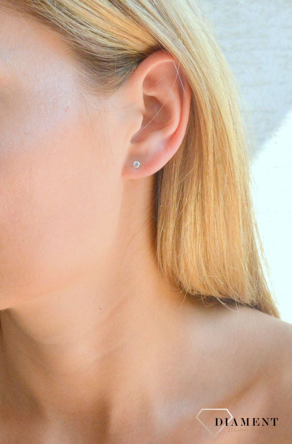 Srebrne kolczyki damskie wkrętki z okrągłą cyrkonią DIA-KLC-10339-925. Srebrne kolczyki damskie. Srebrne kolczyki wkrętki. Srebrne kolczyki damskie z cyrkoniami. Kolczyki srebrne z białą cyrkonią na prezent..jpg