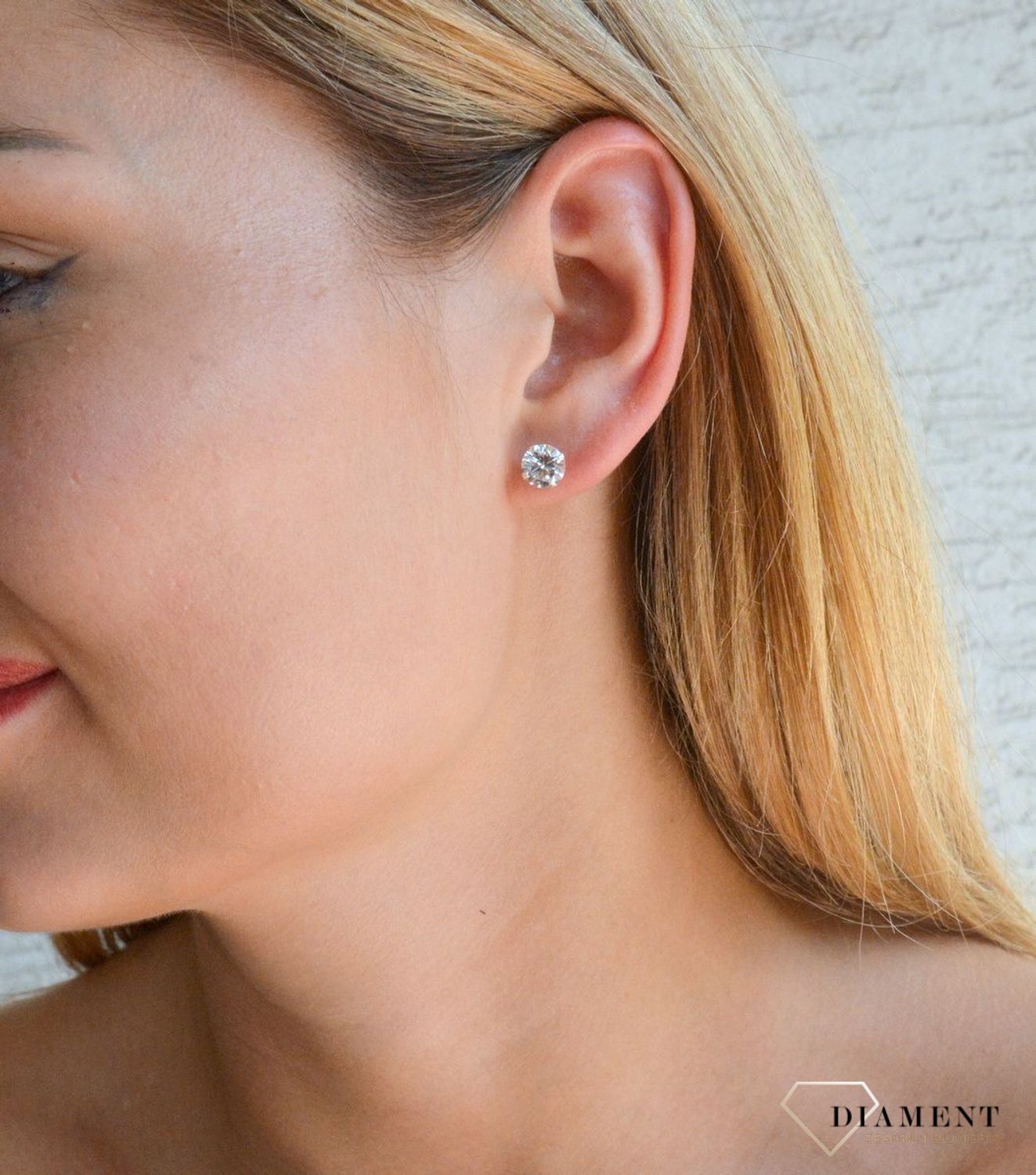 Srebrne kolczyki damskie wkrętki z okrągłą cyrkonią DIA-KLC-10342-925. Srebrne kolczyki damskie. Srebrne kolczyki wkrętki. Srebrne kolczyki damskie z cyrkoniami. Kolczyki srebrne z białą cyrkonią na prezent..jpg