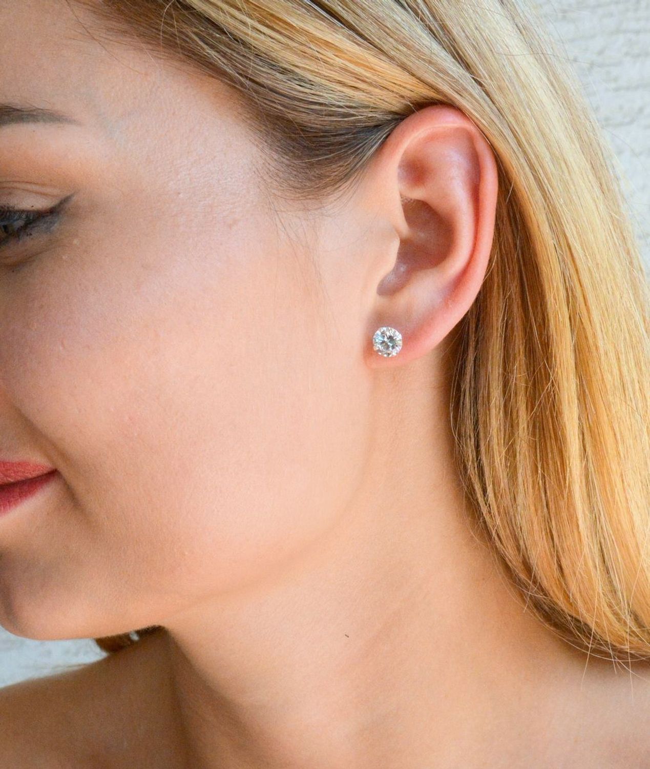 Srebrne kolczyki damskie wkrętki z okrągłą cyrkonią DIA-KLC-10342-925. Srebrne kolczyki damskie. Srebrne kolczyki wkrętki. Srebrne kolczyki damskie z cyrkoniami. Kolczyki srebrne z białą cyrkonią na prezent..jpg