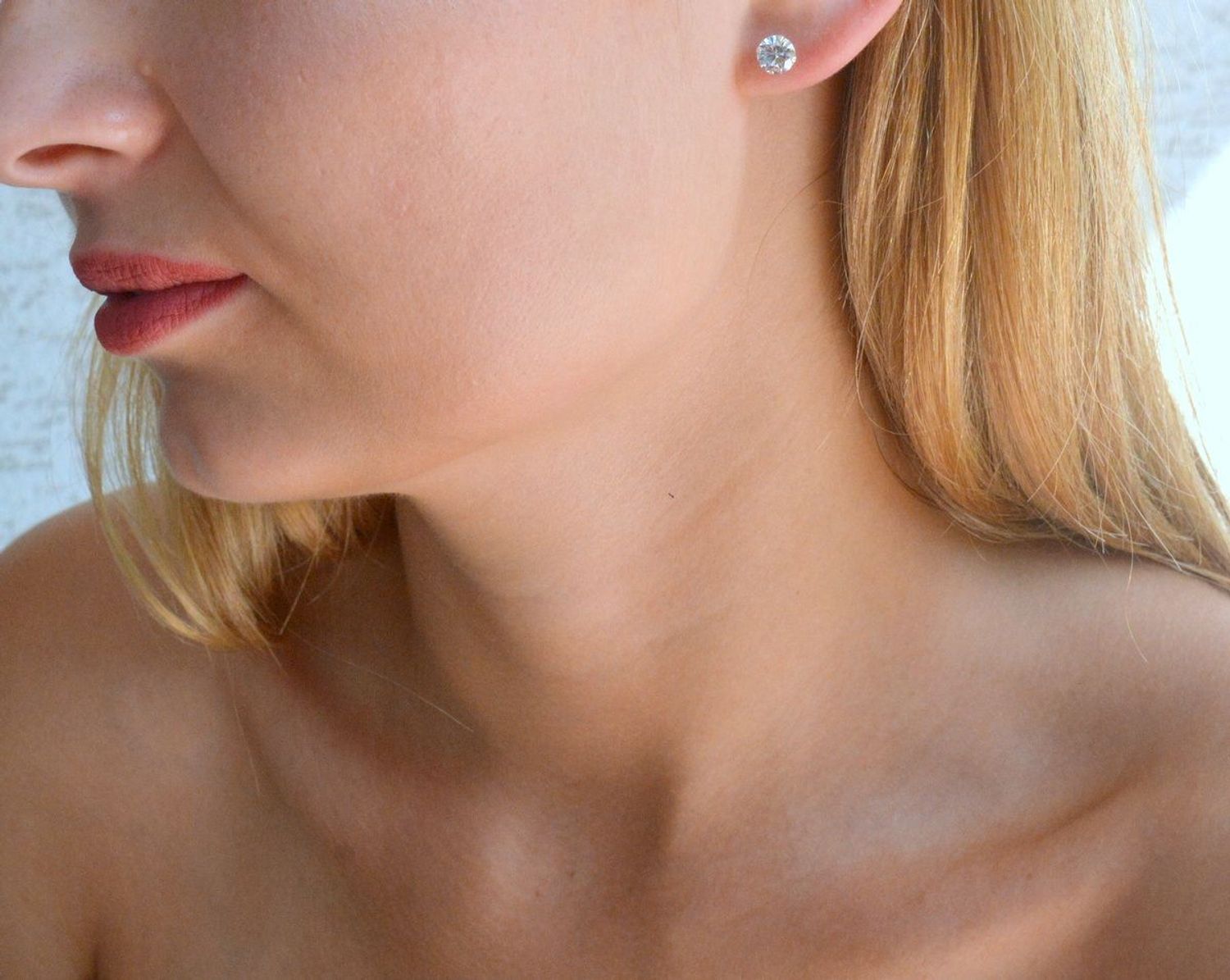 Srebrne kolczyki damskie wkrętki z okrągłą cyrkonią DIA-KLC-10343-925. Srebrne kolczyki damskie. Srebrne kolczyki wkrętki. Srebrne kolczyki damskie z cyrkoniami. Kolczyki srebrne z białą cyrkonią na prezent..jpg