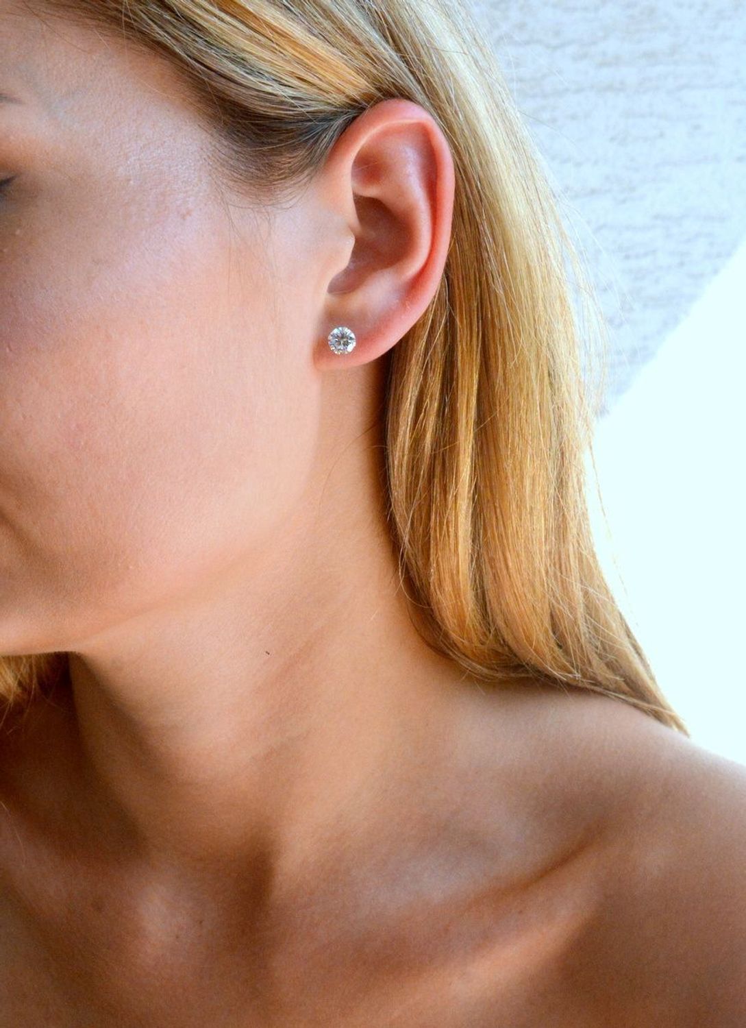 Srebrne kolczyki damskie wkrętki z okrągłą cyrkonią DIA-KLC-10343-925. Srebrne kolczyki damskie. Srebrne kolczyki wkrętki. Srebrne kolczyki damskie z cyrkoniami. Kolczyki srebrne z białą cyrkonią na prezent..jpg