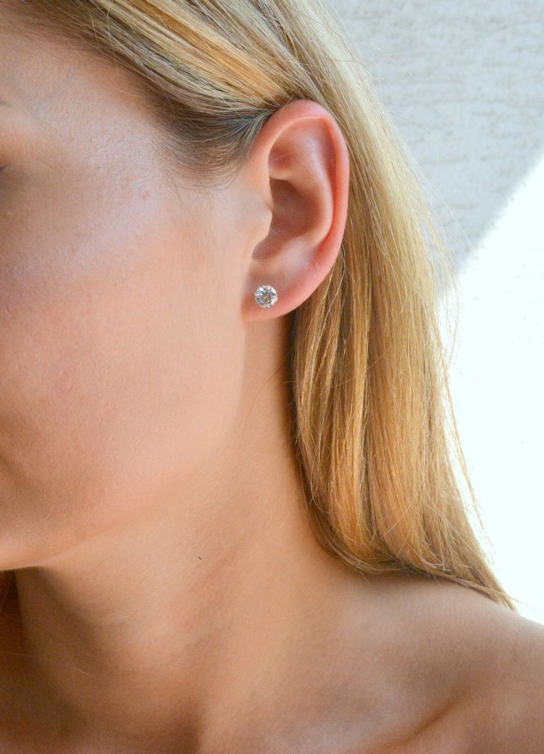 Srebrne kolczyki damskie wkrętki z okrągłą cyrkonią DIA-KLC-10343-925. Srebrne kolczyki damskie. Srebrne kolczyki wkrętki. Srebrne kolczyki damskie z cyrkoniami. Kolczyki srebrne z białą cyrkonią na prezent..jpg