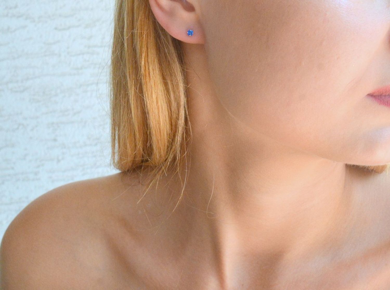 Srebrne kolczyki damskie wkrętki z niebieską cyrkonią DIA-KLC-10348-925. Srebrne kolczyki damskie. Srebrne kolczyki wkrętki. Srebrne kolczyki damskie z cyrkoniami. Kolczyki srebrne z cyrkonią na prezent..jpg