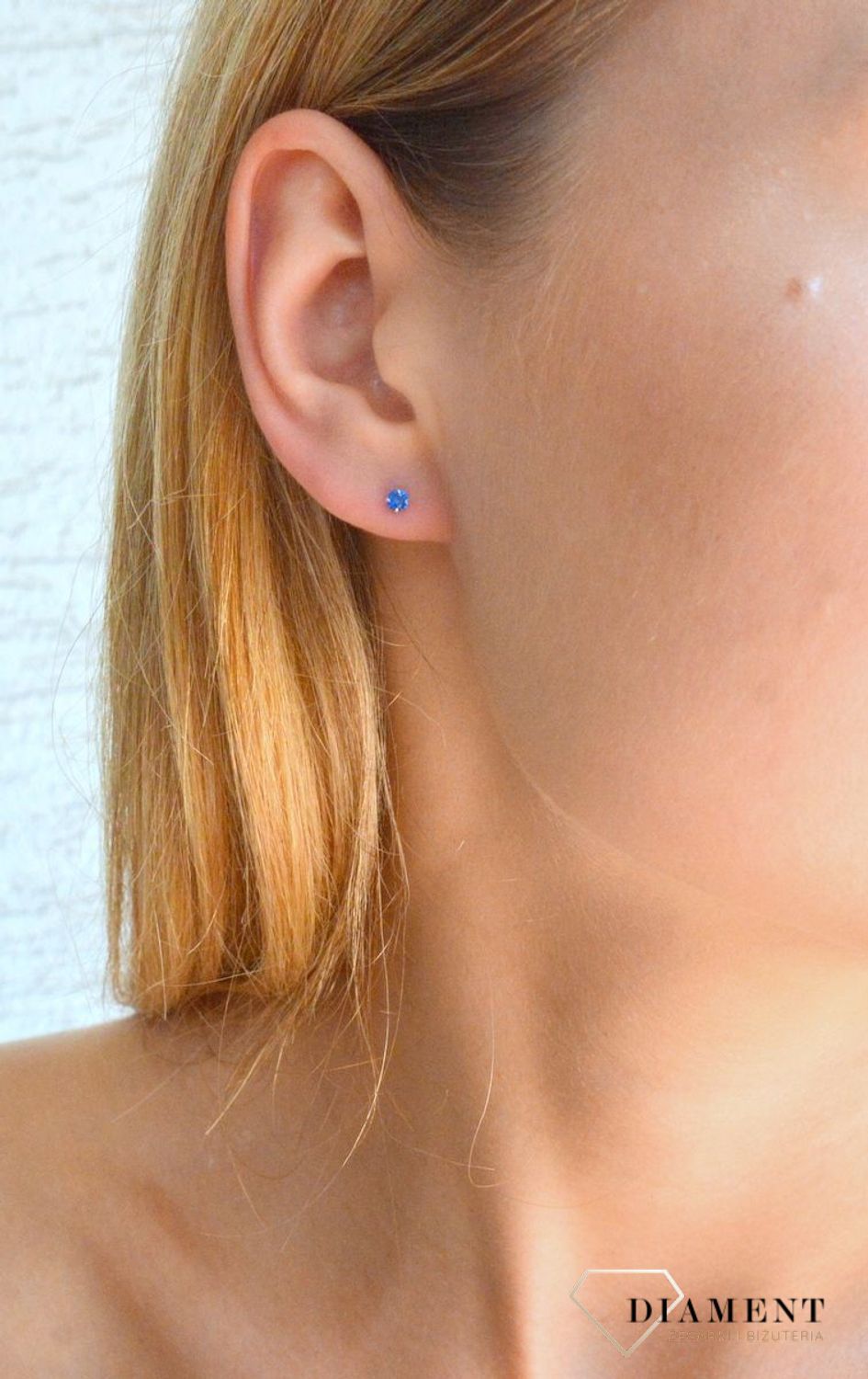 Srebrne kolczyki damskie wkrętki z niebieską cyrkonią DIA-KLC-10348-925. Srebrne kolczyki damskie. Srebrne kolczyki wkrętki. Srebrne kolczyki damskie z cyrkoniami. Kolczyki srebrne z cyrkonią na prezent..jpg