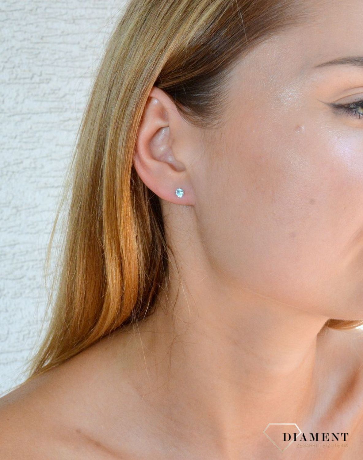Srebrne kolczyki damskie wkrętki z błękitną cyrkonią DIA-KLC-10351-925. Srebrne kolczyki damskie. Srebrne kolczyki wkrętki. Srebrne kolczyki damskie z cyrkoniami. Kolczyki srebrne z cyrkonią na prezent..jpg