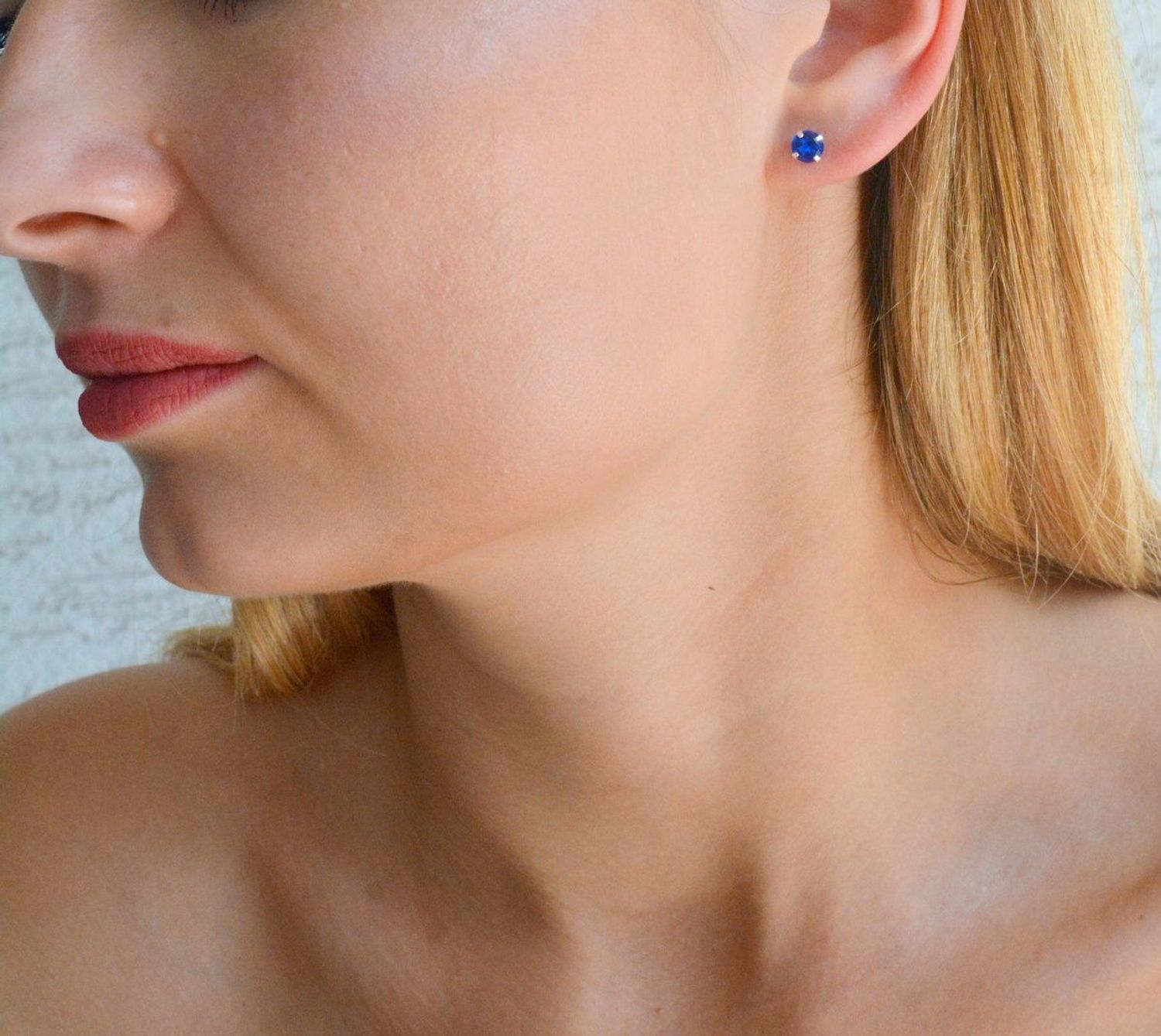 Srebrne kolczyki damskie wkrętki z niebieską cyrkonią DIA-KLC-10352-925. Srebrne kolczyki damskie. Srebrne kolczyki wkrętki. Srebrne kolczyki damskie z cyrkoniami. Kolczyki srebrne z cyrkonią na prezent..jpg