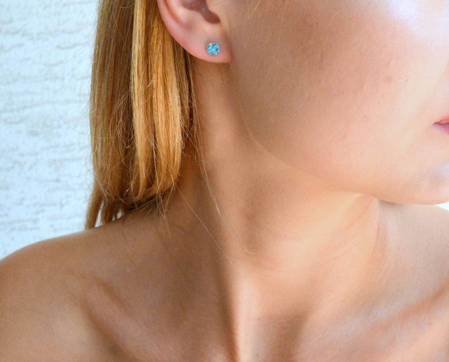 Srebrne kolczyki damskie wkrętki z niebieską cyrkonią DIA-KLC-10353-925. Srebrne kolczyki damskie. Srebrne kolczyki wkrętki. Srebrne kolczyki damskie z cyrkoniami. Kolczyki srebrne z cyrkonią na prezent..jpg