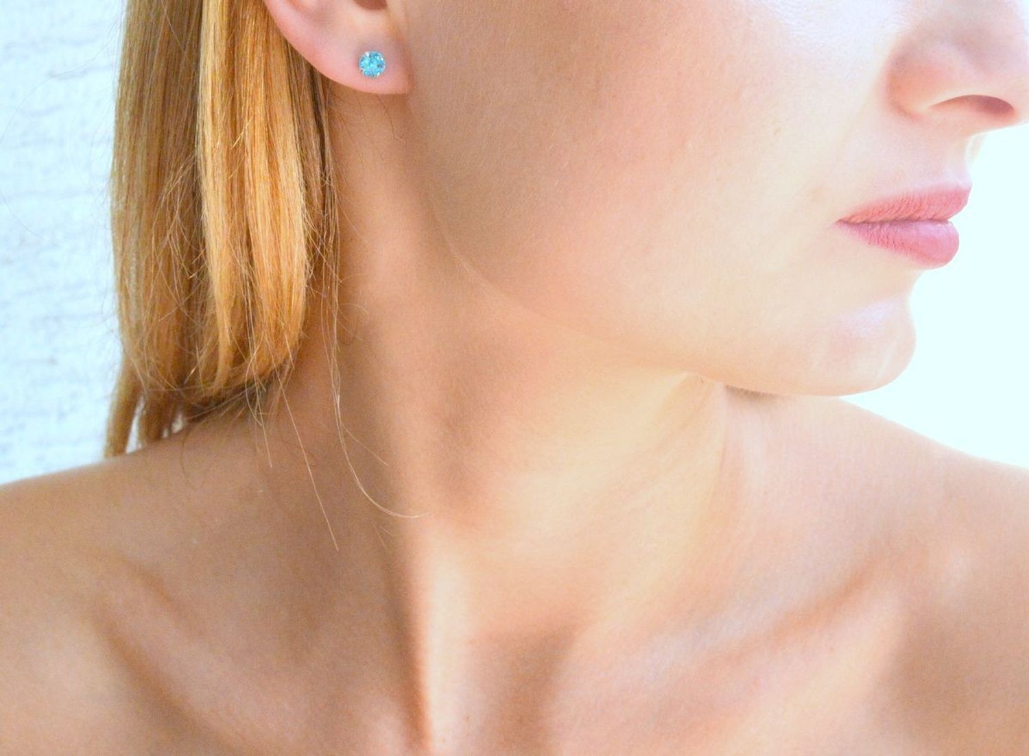 Srebrne kolczyki damskie wkrętki z niebieską cyrkonią DIA-KLC-10353-925. Srebrne kolczyki damskie. Srebrne kolczyki wkrętki. Srebrne kolczyki damskie z cyrkoniami. Kolczyki srebrne z cyrkonią na prezent..jpg