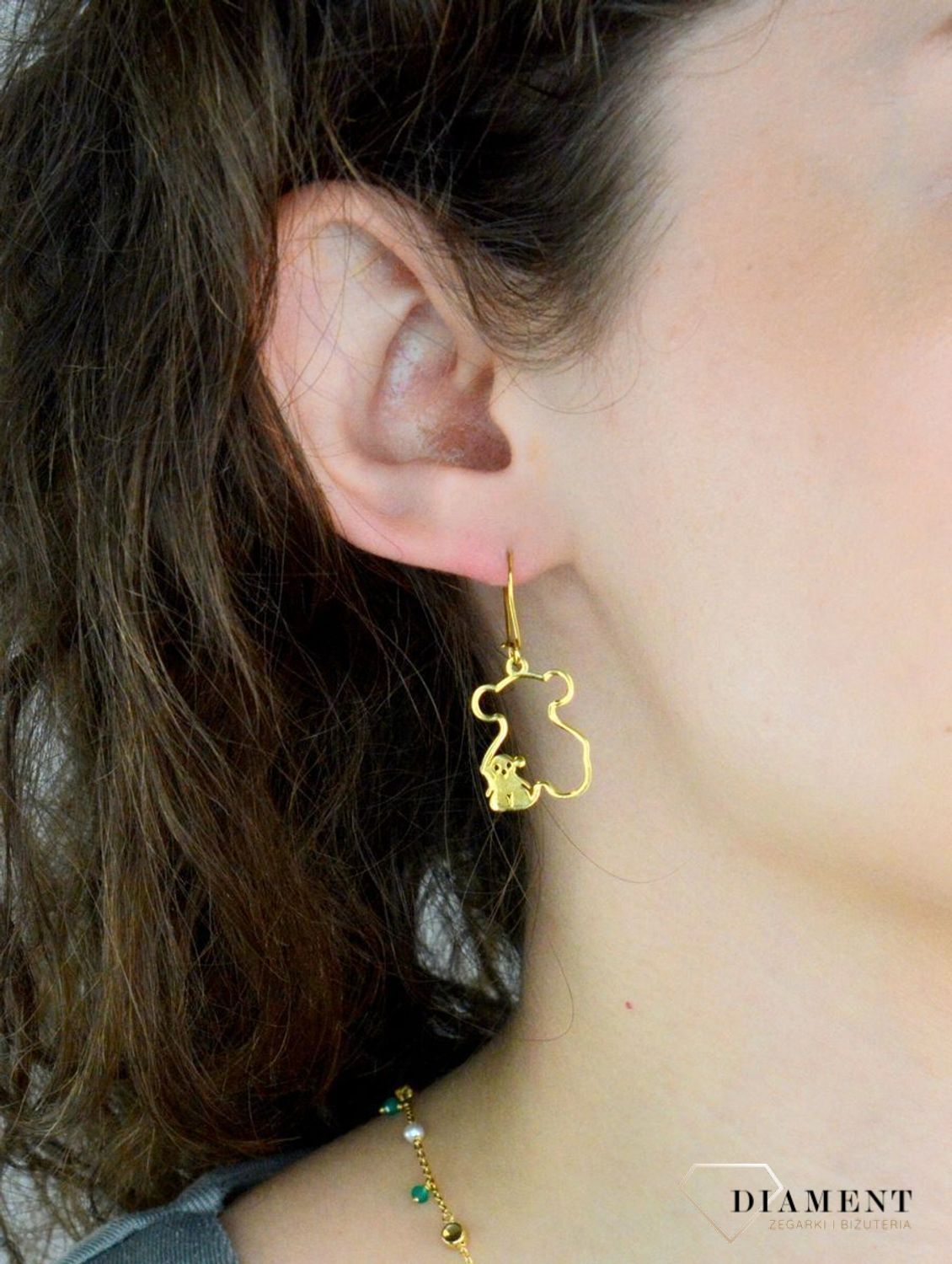 Kolczyki srebrne pozłacane wiszące misie pr 925, DIA-KLC-10356-925 Srebrne kolczyki wiszące w kształcie misia zostały wykonane z najwyższej jakości srebra próby 925. Idealny prezent dla każdej kobiety.1.jpg