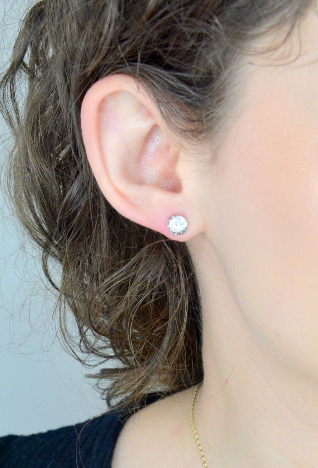 Kolczyki złote damskie okrągła cyrkonia z drogą grecką, próba 585 DIA-KLC-1037-585. Kolczyki z cyrkonią. Kolczyki delikatne wkrętki. Złote kolczyki na prezent. Modna złota biżuteria.1.jpg