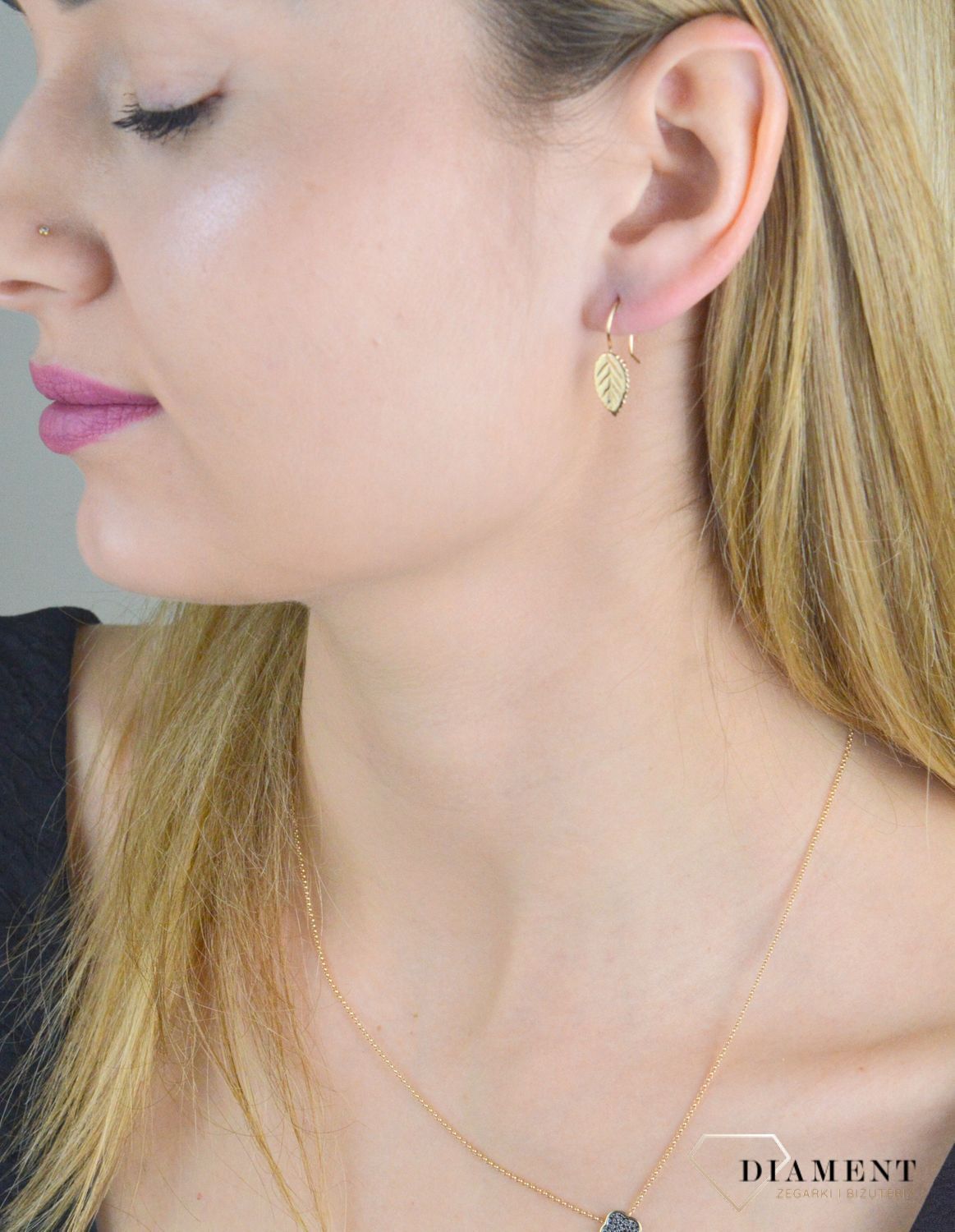 Kolczyki złote damskie na bigiel Złote blaszki w kształcie listka 585 DIA-KLC-10442-585 (2).jpg