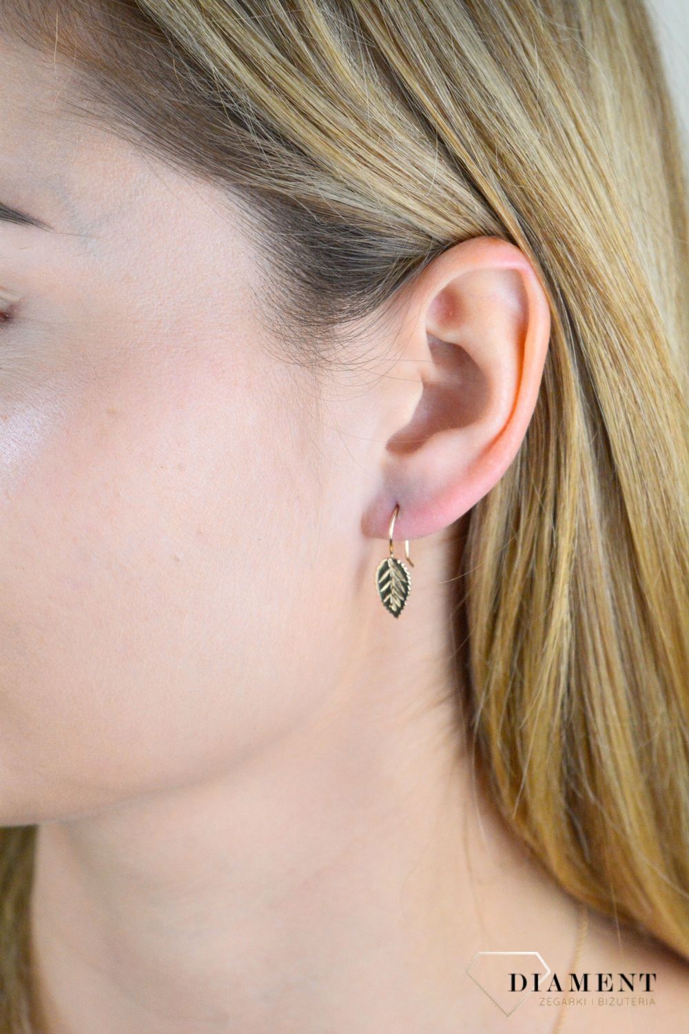 Kolczyki złote damskie na bigiel Złote blaszki w kształcie listka 585 DIA-KLC-10442-585 (2).jpg