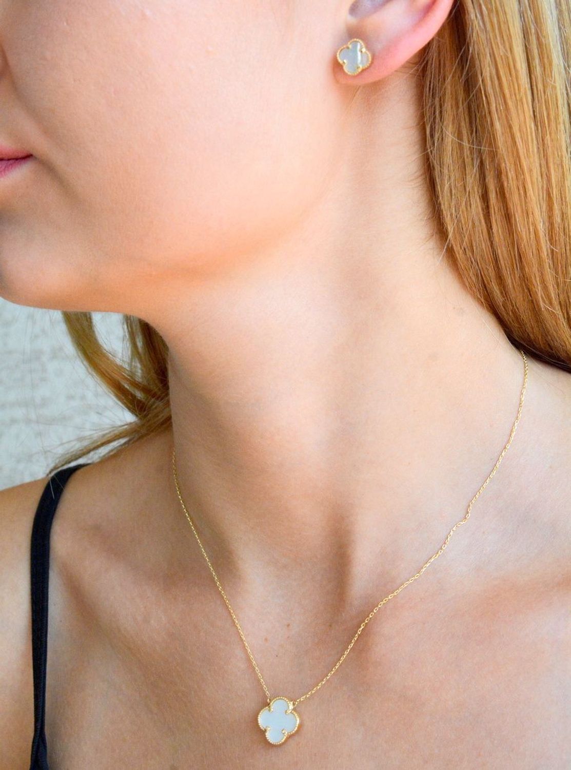 Złote kolczyki damskie 585 koniczyny z masą perłową DIA-KLC-10504-585.jpg