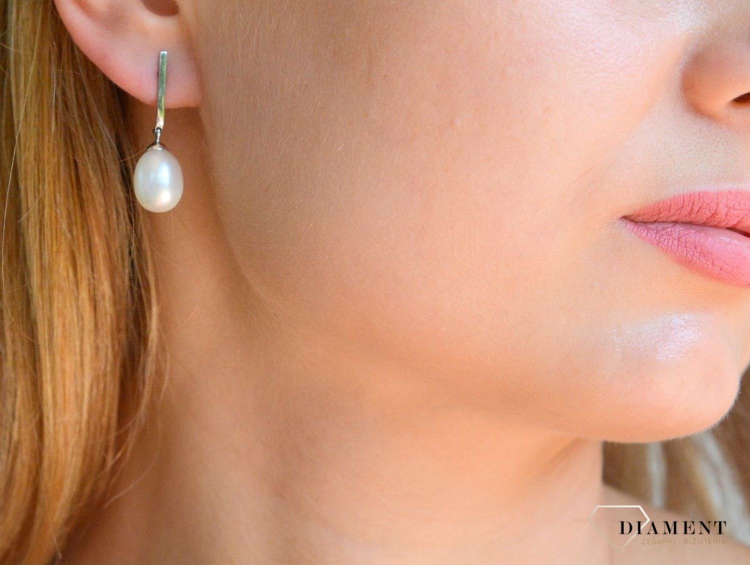 Złote kolczyki damskie 585 białe złoto z perłą DIA-KLC-10531-585. Złote kolczyki damskie z perełkami. Złote kolczyki z zapięciem na sztyft. Złote kolczyki z białego złota idealne na prezent. Złote kolczyki z perłami (3).JPG
