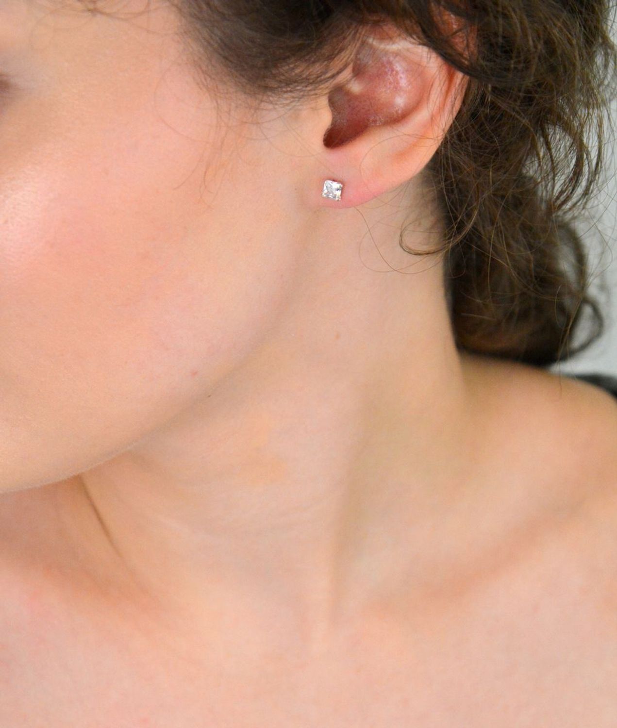 Srebrne kolczyki kwadraciki z cyrkonią DIA-KLC-10548-925 – kolczyki damskie srebro 925.jpg