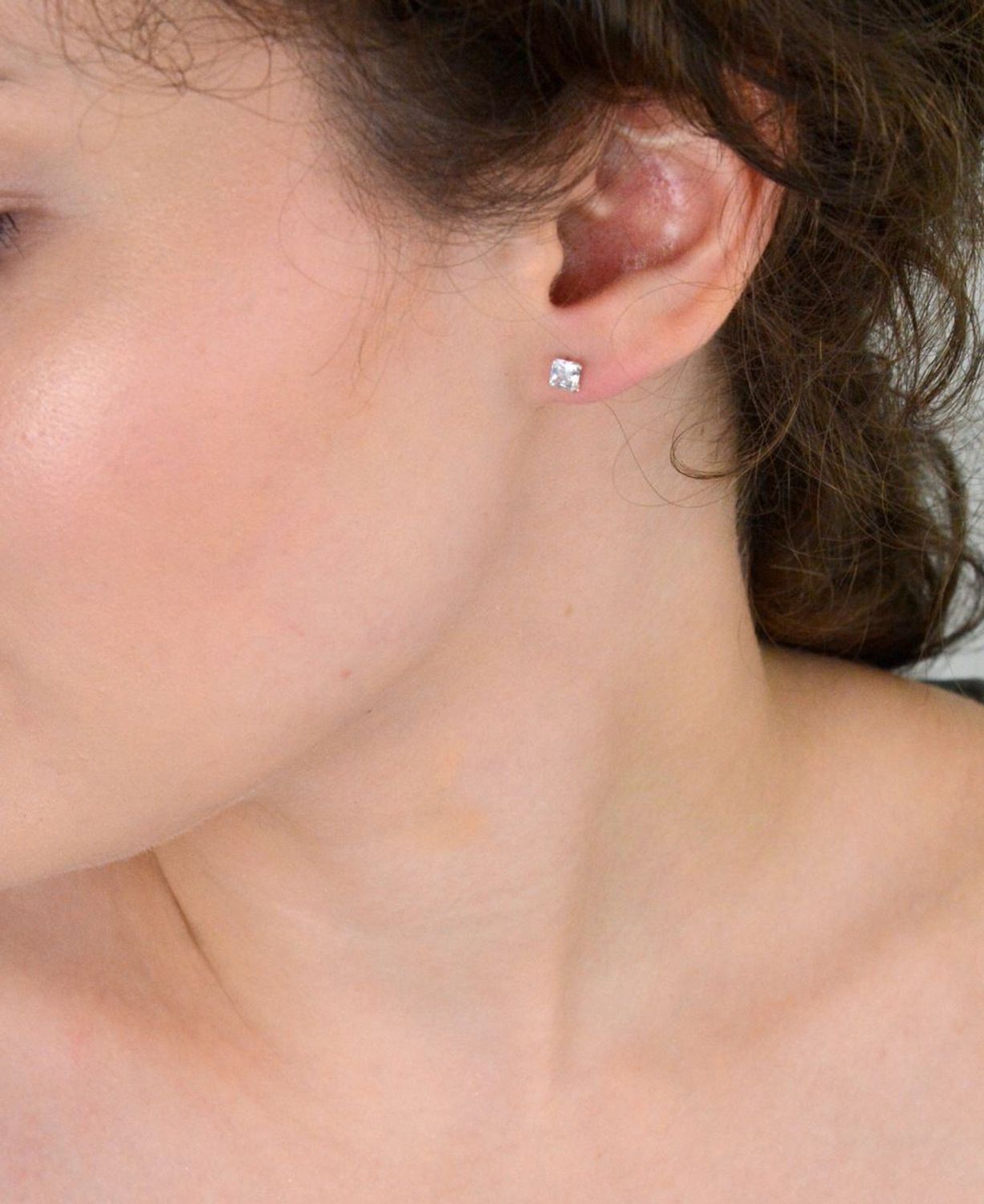 Srebrne kolczyki kwadraciki z cyrkonią DIA-KLC-10548-925 – kolczyki damskie srebro 925.jpg