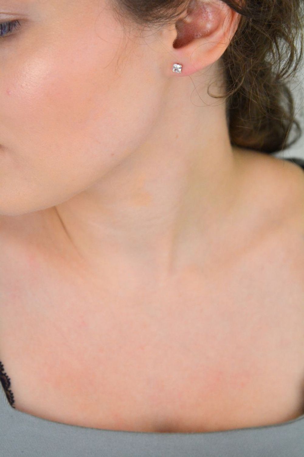 Srebrne kolczyki kwadraciki z cyrkonią DIA-KLC-10548-925 – kolczyki damskie srebro 925.jpg