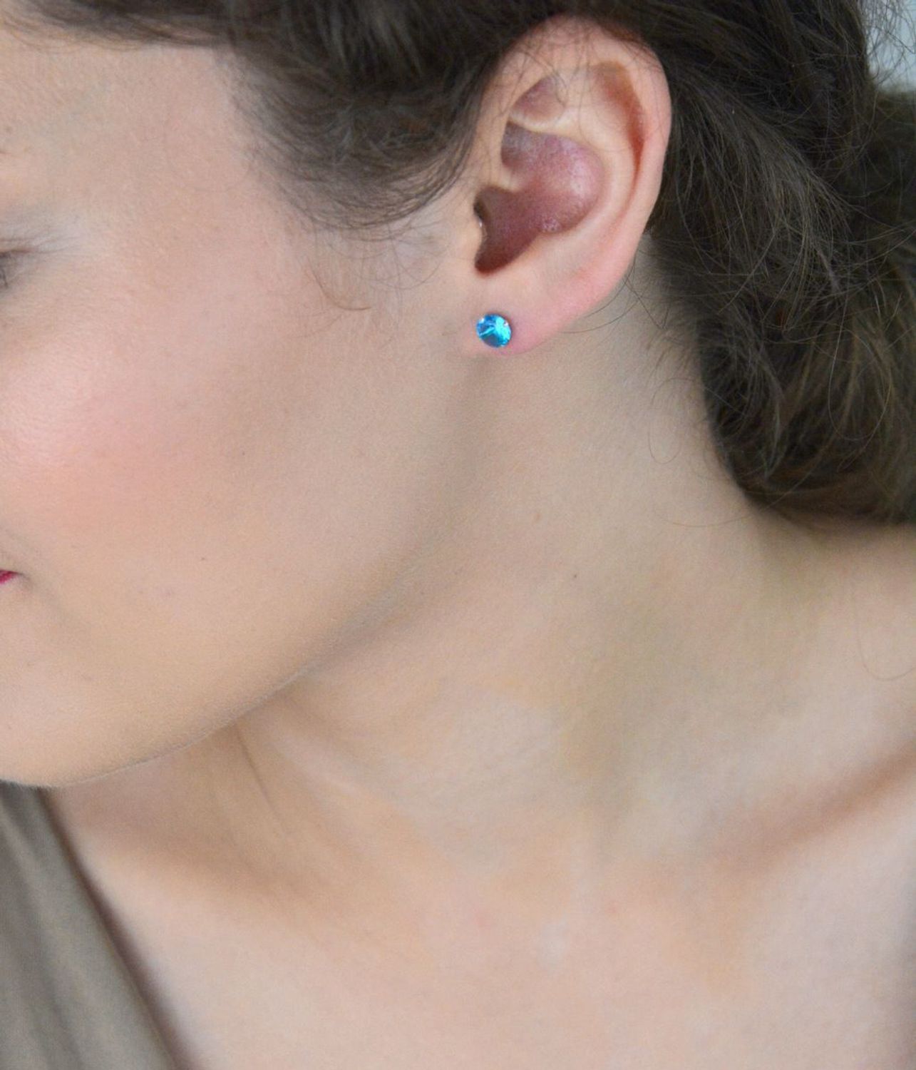 Srebrne kolczyki z błękitną cyrkonią – wkrętki damskie srebro 925.jpg