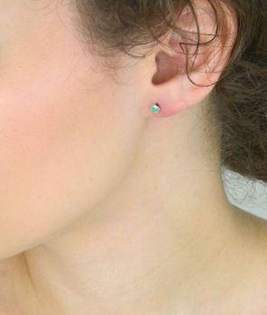 Kolczyki srebrne 925 z zieloną cyrkonią 4 mm, model DIA-KLC-10564M-925, zapięcie na sztyft. Delikatna, elegancka biżuteria idealna na prezent i na co dzień (4).JPG