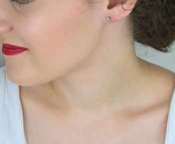 Kolczyki srebrne 925 z zieloną cyrkonią 4 mm, model DIA-KLC-10564M-925, zapięcie na sztyft. Delikatna, elegancka biżuteria idealna na prezent i na co dzień (5).JPG