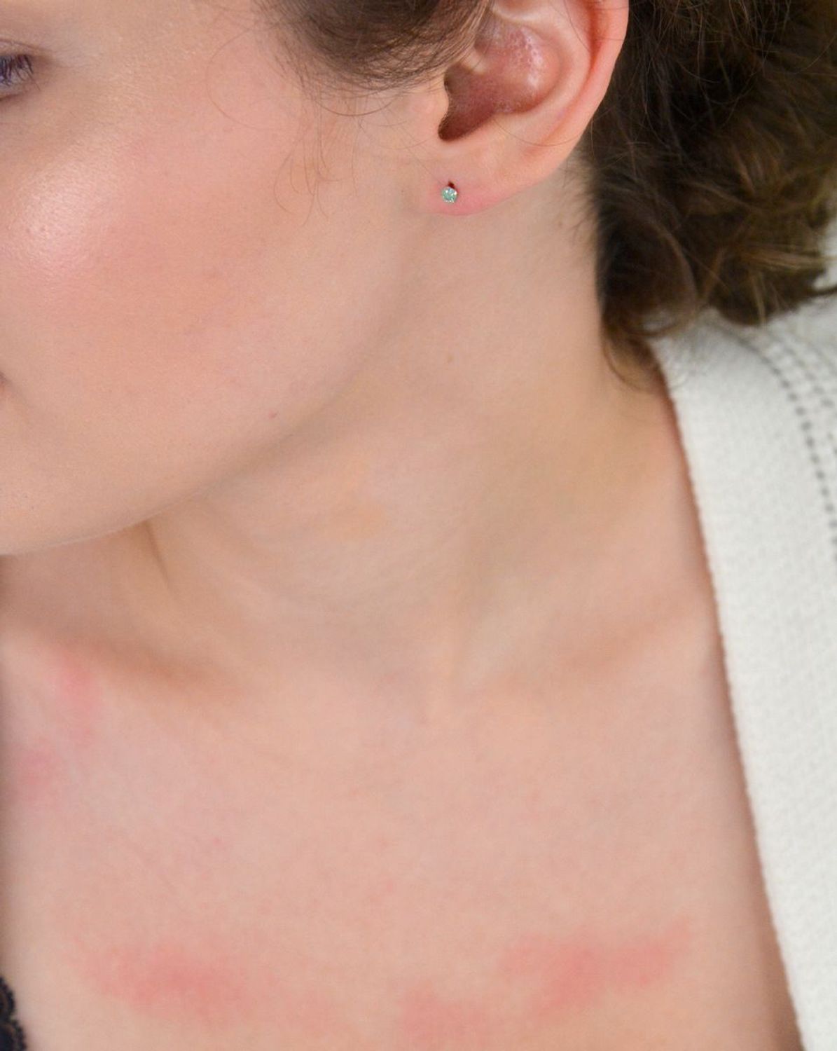 Delikatne kolczyki srebrne 925 z zieloną cyrkonią 3 mm, model DIA-KLC-10564S-925, zapięcie na sztyft, waga 0,30 g. Idealne do codziennego noszenia i na prezent.1.jpg