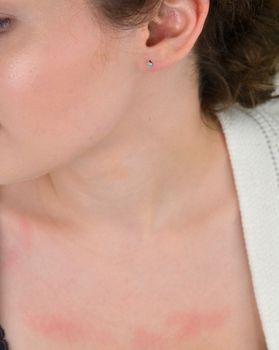 Delikatne kolczyki srebrne 925 z zieloną cyrkonią 3 mm, model DIA-KLC-10564S-925, zapięcie na sztyft, waga 0,30 g. Idealne do codziennego noszenia i na prezent (1).JPG