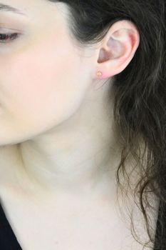 Kolczyki srebrne 925 z beżową cyrkonią 4 mm – eleganckie i klasyczne DIA-KLC-10565M-925 (1).jpg