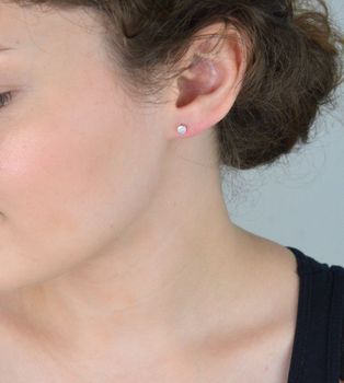 Delikatne kolczyki srebrne 925 z mleczną cyrkonią 4 mm, model DIA-KLC-10566M-925, zapięcie na sztyft. Idealne na co dzień i jako elegancki dodatek (5).JPG