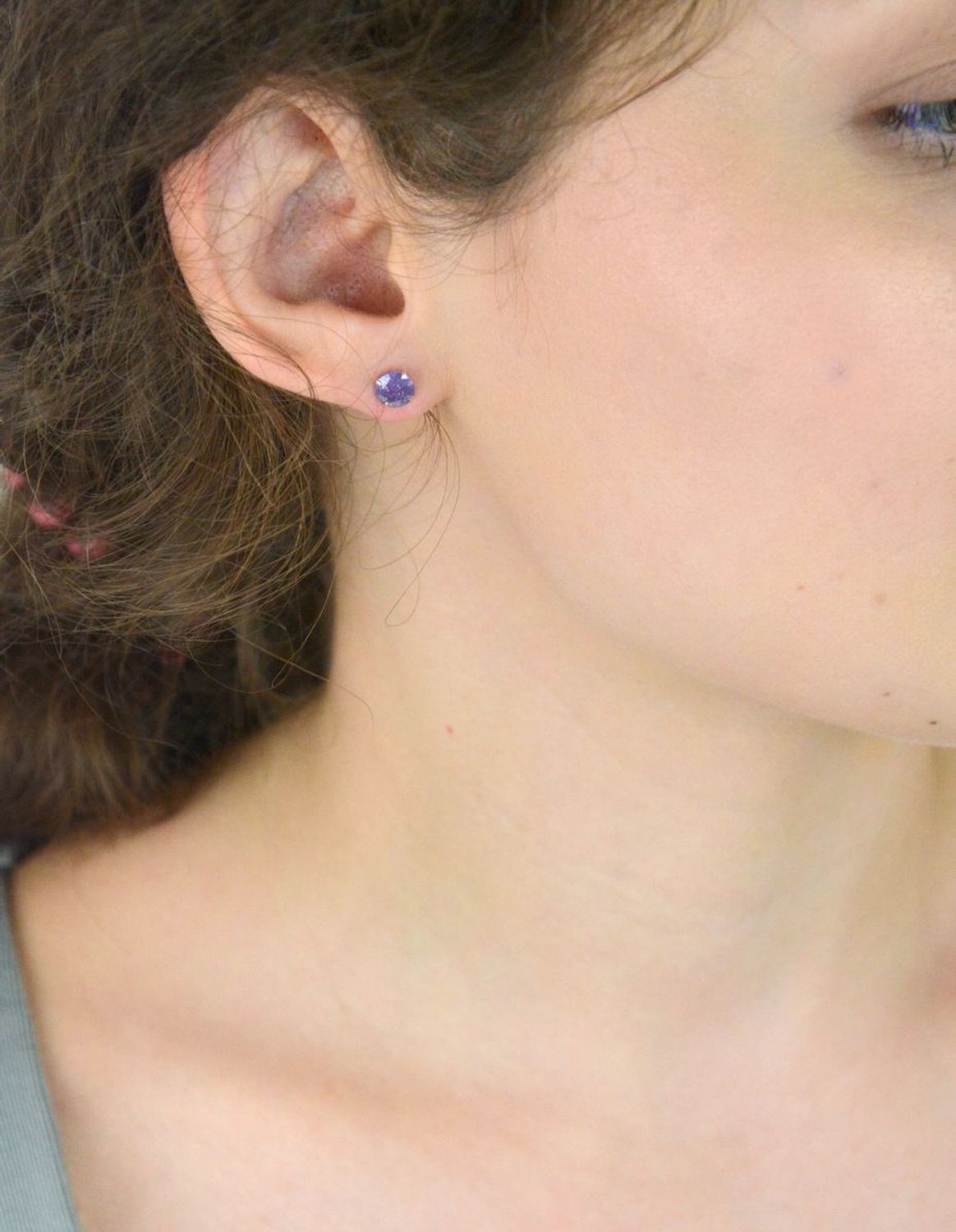 Kolczyki srebrne 925 z fioletową cyrkonią 5 mm, model DIA-KLC-10568L-925, zapięcie na sztyft. Subtelna i elegancka biżuteria idealna na co dzień i na prezent.1.jpg