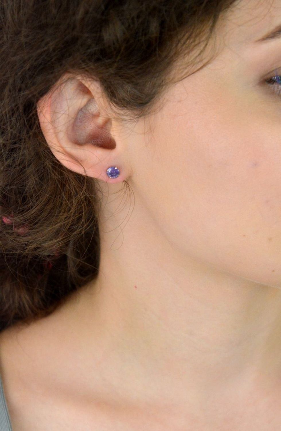 Kolczyki srebrne 925 z fioletową cyrkonią 5 mm, model DIA-KLC-10568L-925, zapięcie na sztyft. Subtelna i elegancka biżuteria idealna na co dzień i na prezent.1.jpg