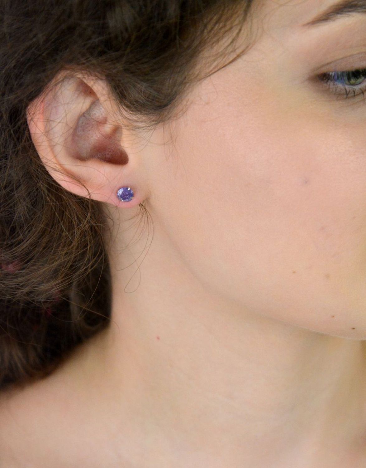 Kolczyki srebrne 925 z fioletową cyrkonią 5 mm, model DIA-KLC-10568L-925, zapięcie na sztyft. Subtelna i elegancka biżuteria idealna na co dzień i na prezent.1.jpg