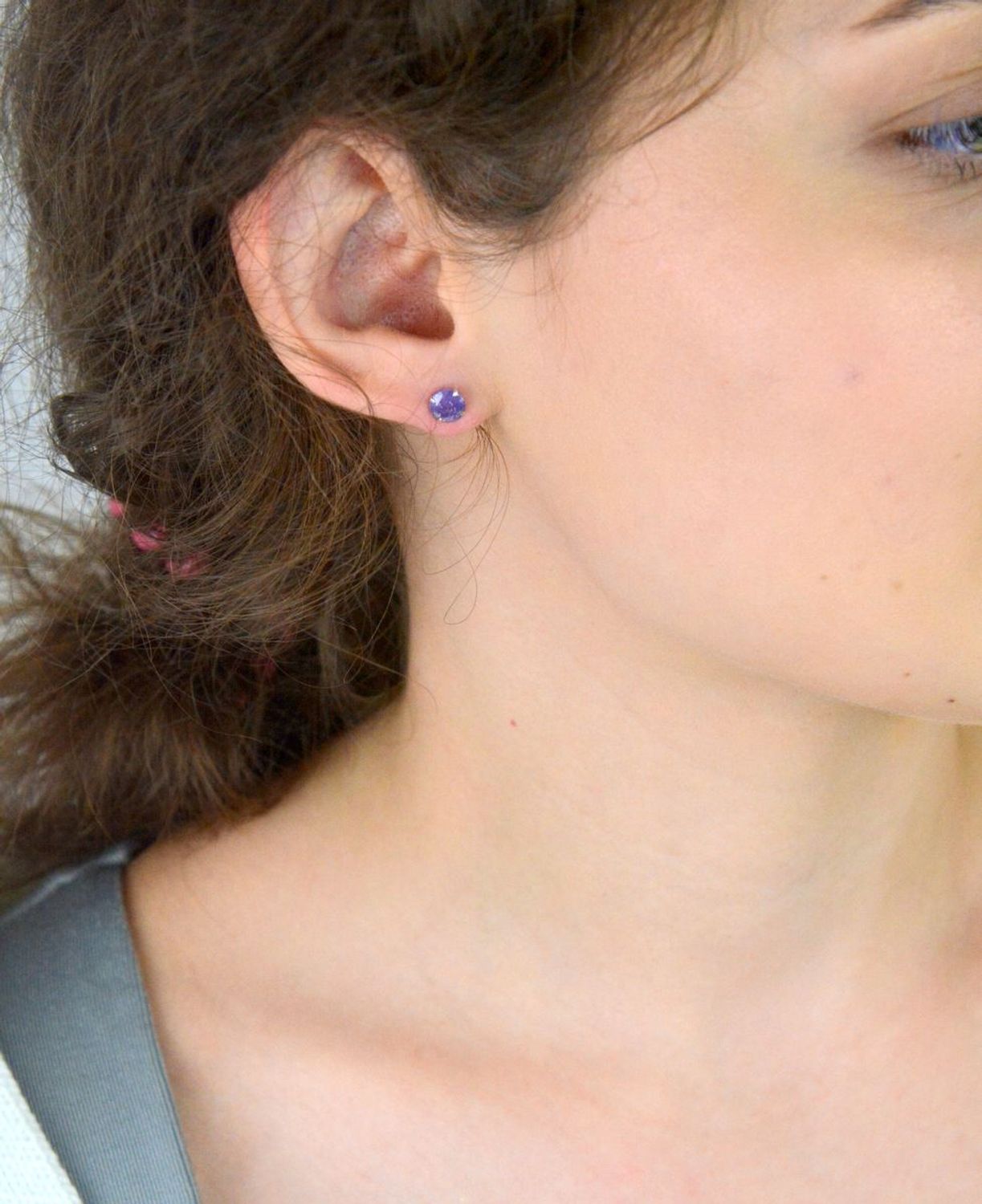 Kolczyki srebrne 925 z fioletową cyrkonią 5 mm, model DIA-KLC-10568L-925, zapięcie na sztyft. Subtelna i elegancka biżuteria idealna na co dzień i na prezent.1.jpg